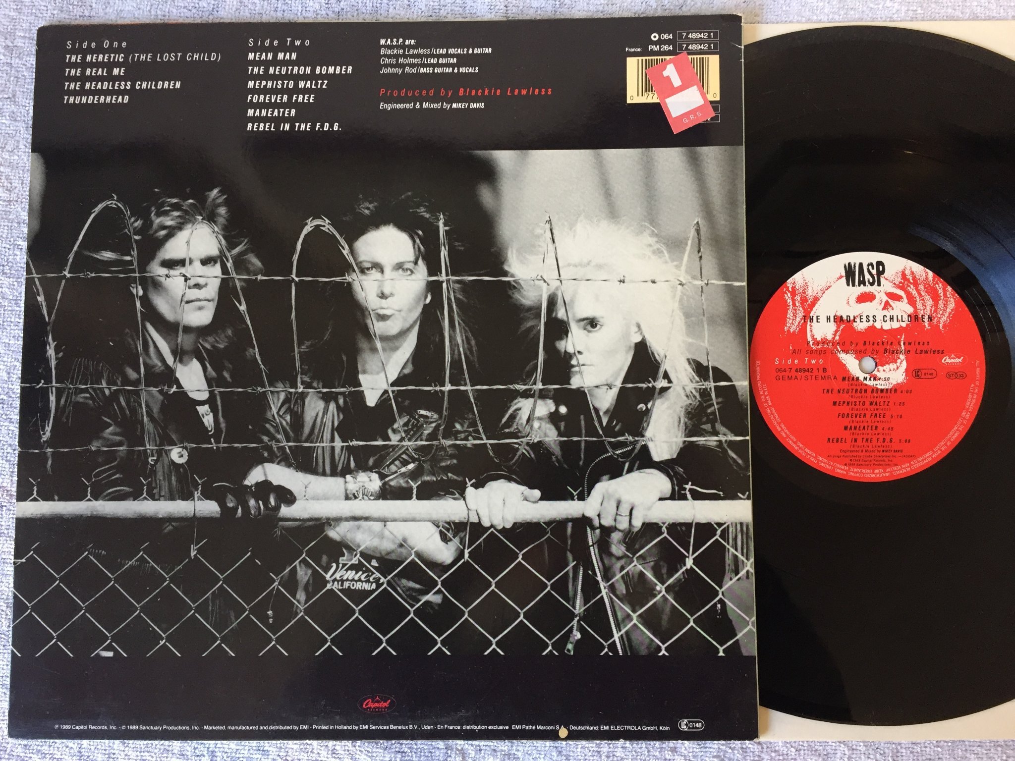 Omslagsbild för skivan W.A.S.P. the headless children LP -89 Hol CAPITOL 064-7 48942 1