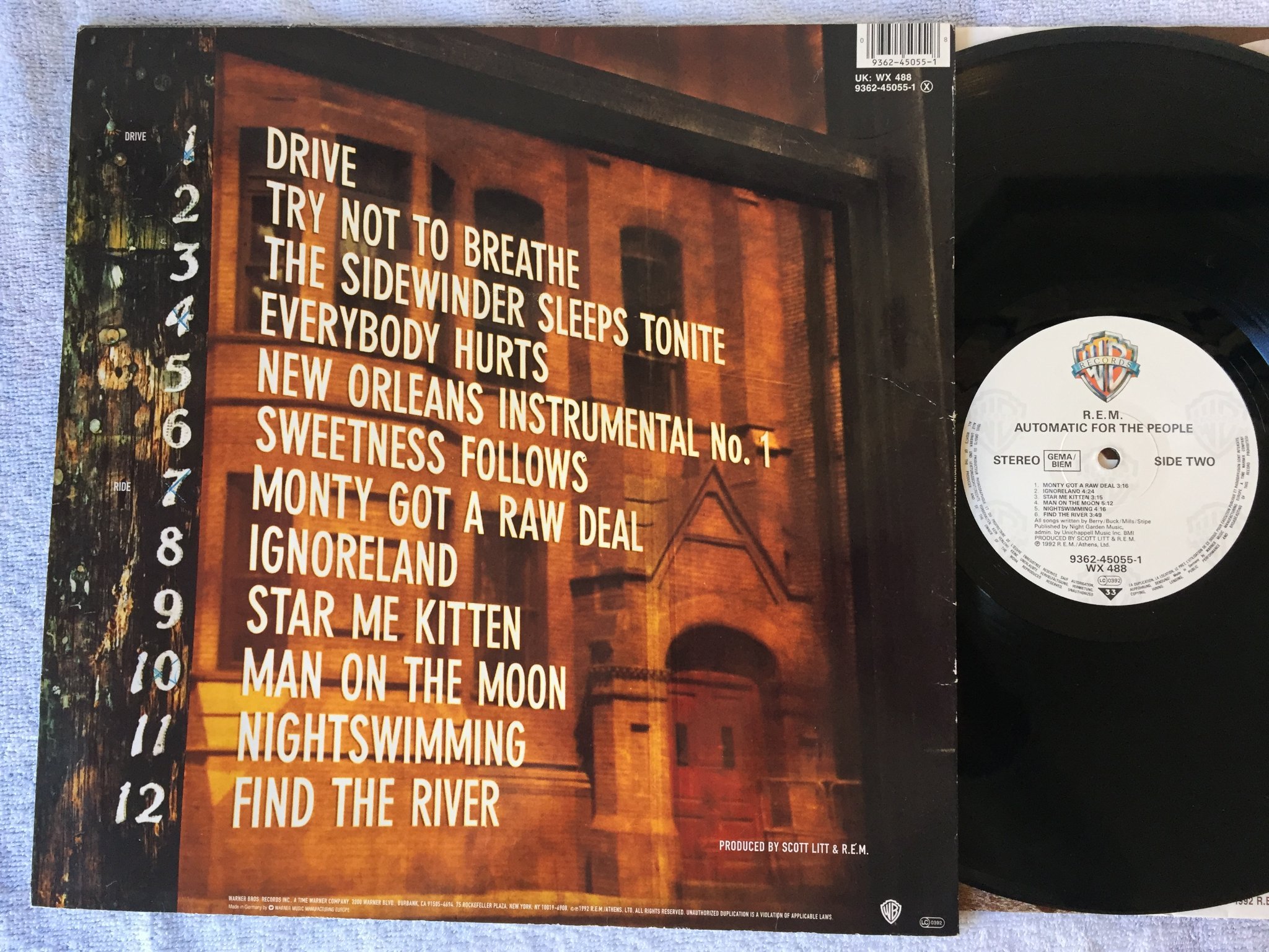 Omslagsbild för skivan R.E.M. automatic for the people LP -92 WARNER BROS 9362-45055-1