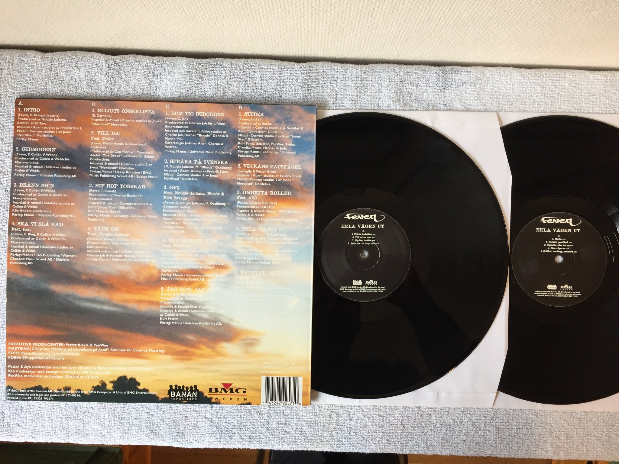 Omslagsbild för skivan FEVEN Hela Vägen Ut 2xLP 2000 Swe BMG 74321792571 rare swedish rap 