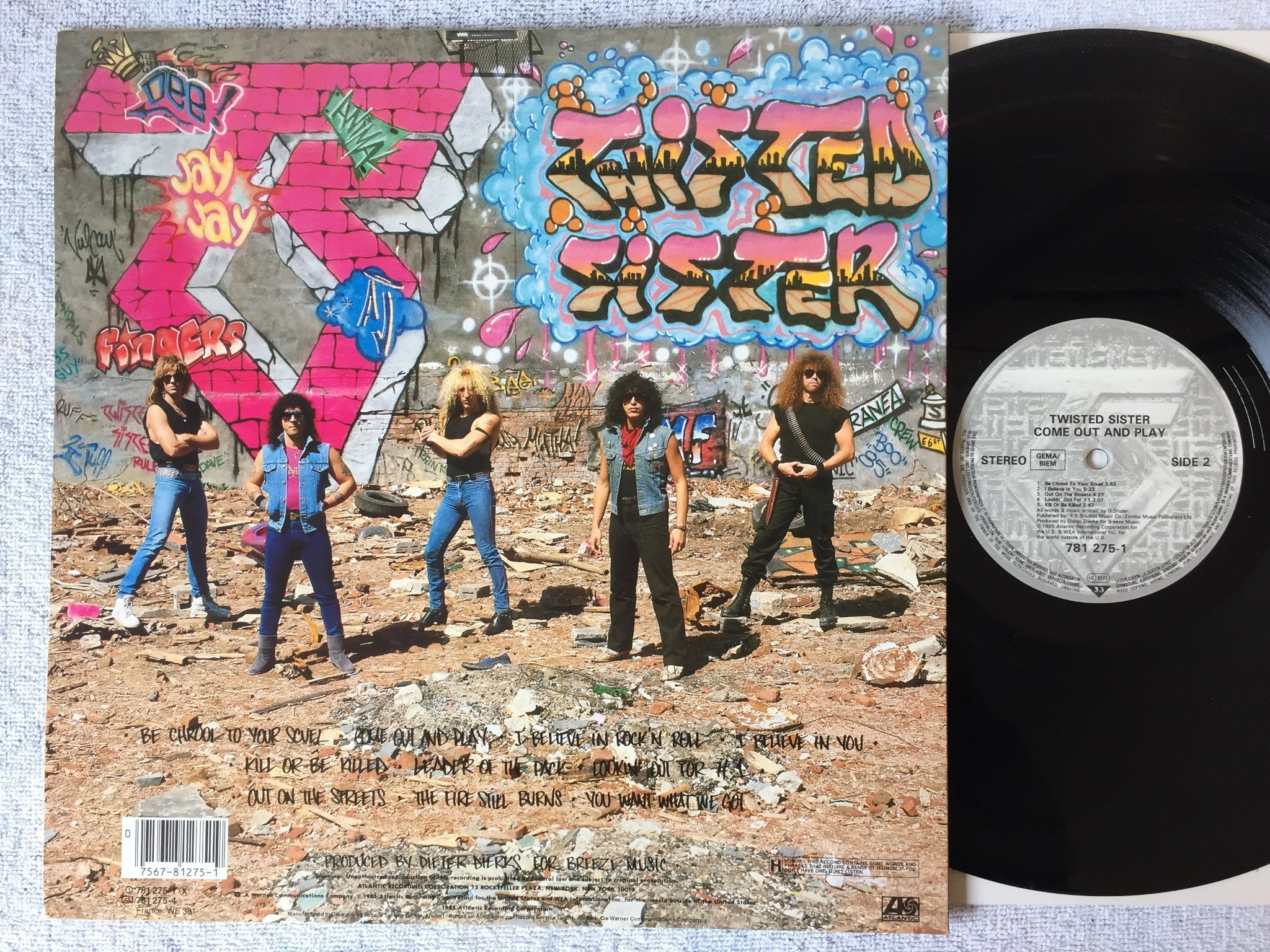 Omslagsbild för skivan TWISTED SISTER come out and play LP -85 Ger WEA 781275-1