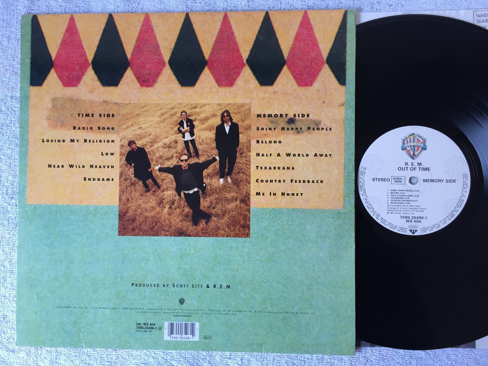 Omslagsbild för skivan R.E.M. out of time LP -91 WARNER BROS 7599 26496-1