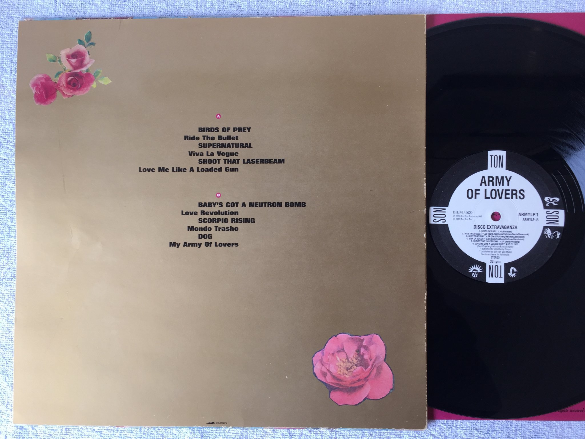 Omslagsbild för skivan ARMY OF LOVERS disco extravaganza LP -90 Swe ARMYLP-1 