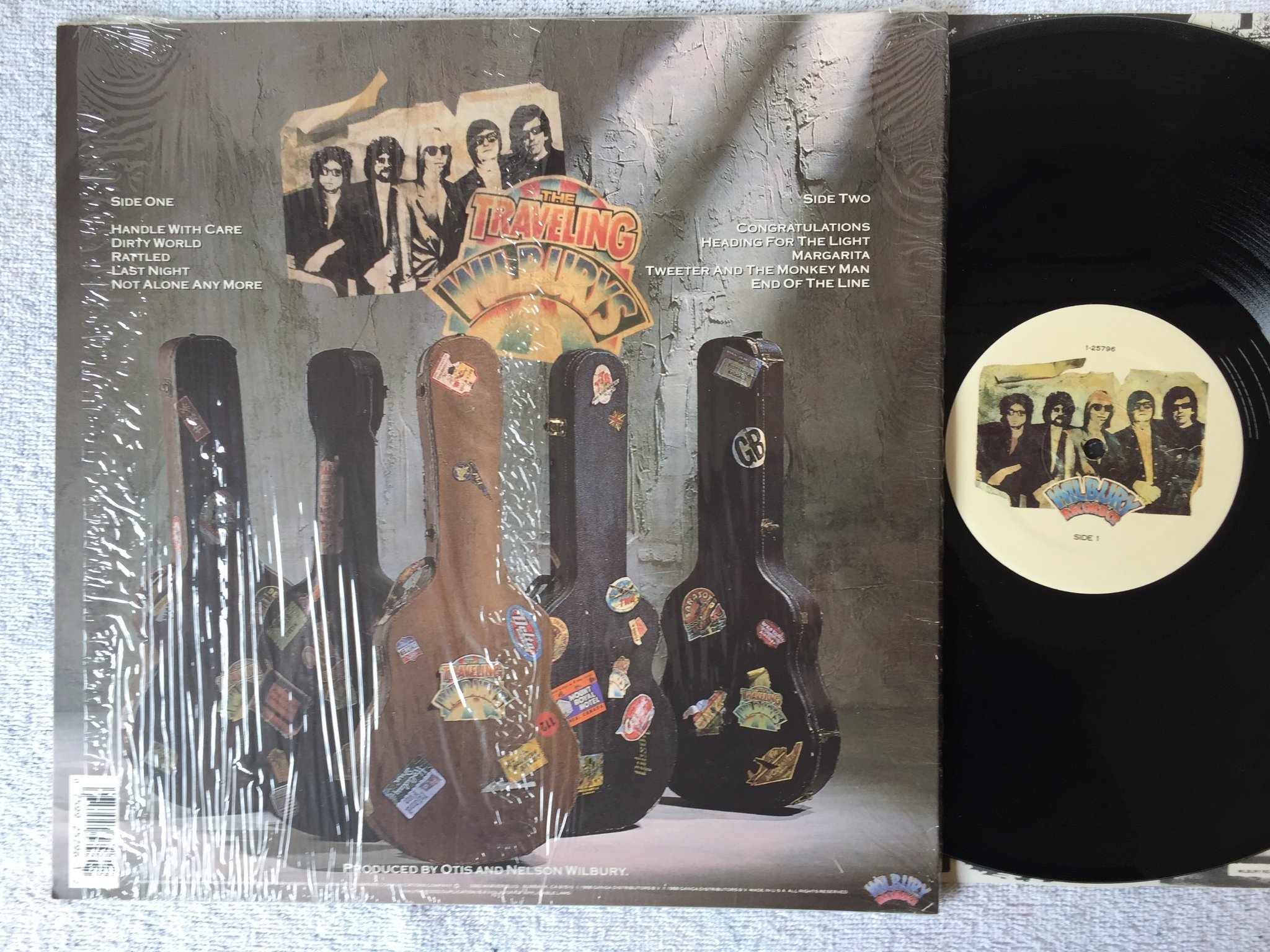 Omslagsbild för skivan TRAVELING WILBURYS s/t LP -88 US WILBURY 1-25796