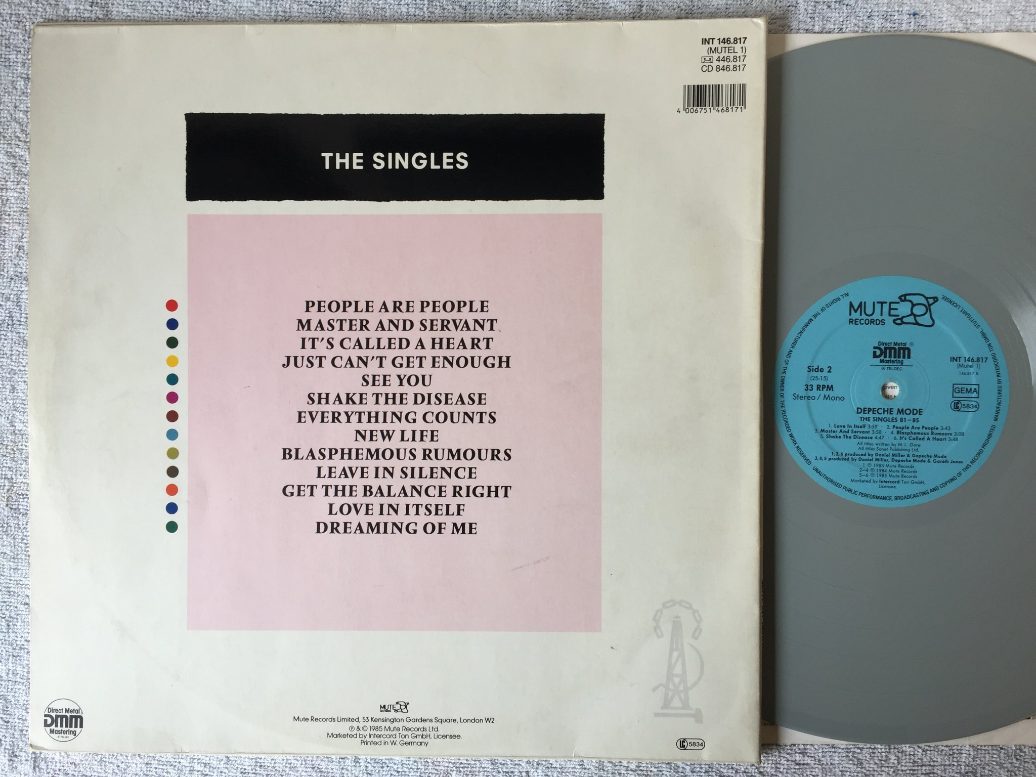 Omslagsbild för skivan DEPECHE MODE The Singles 81 ? 85 LP -85 Ger MUTE INT 146817 grey vinyl