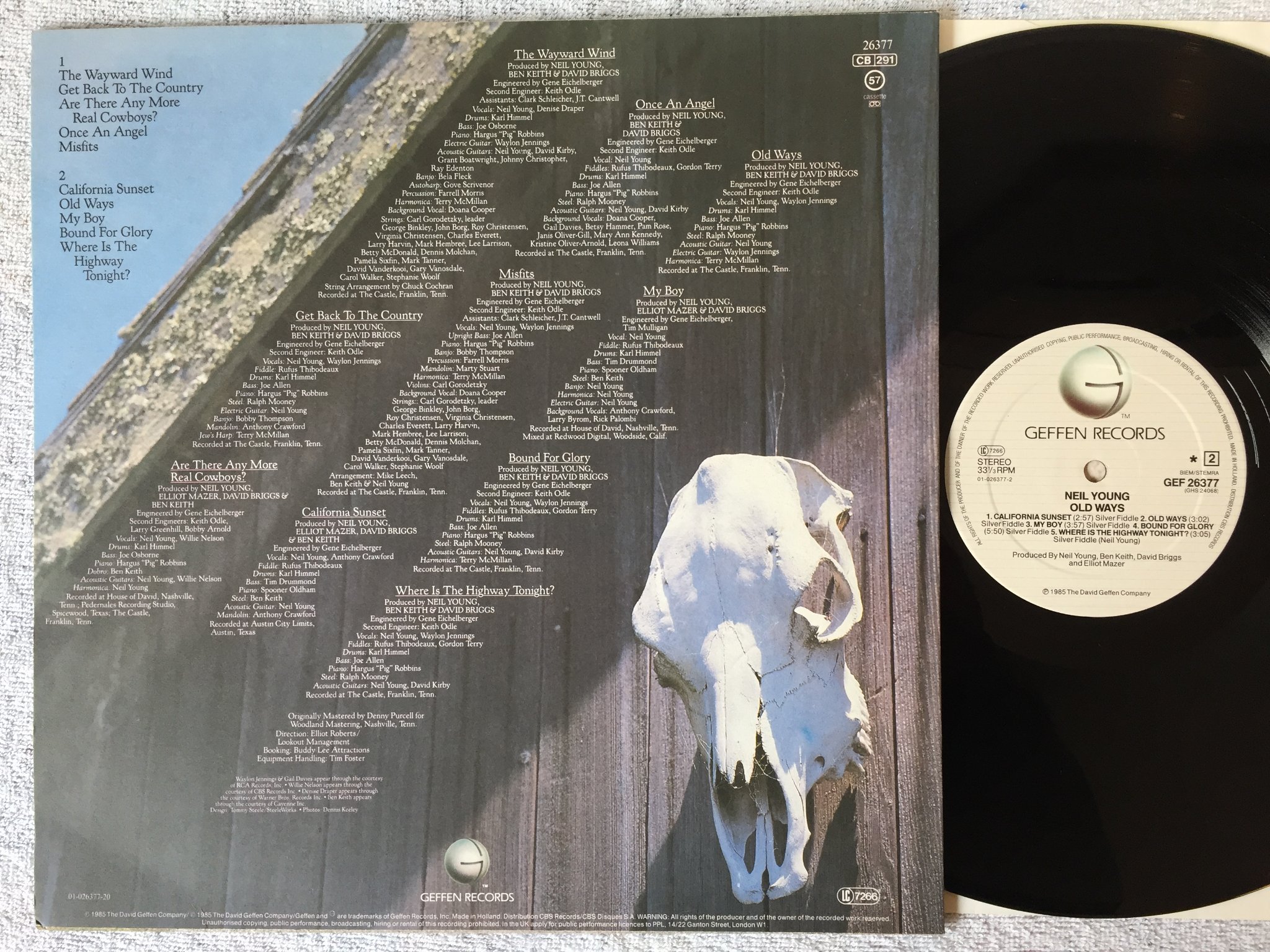 Omslagsbild för skivan NEIL YOUNG old ways LP -85 Hol GEFFEN GEF 26377