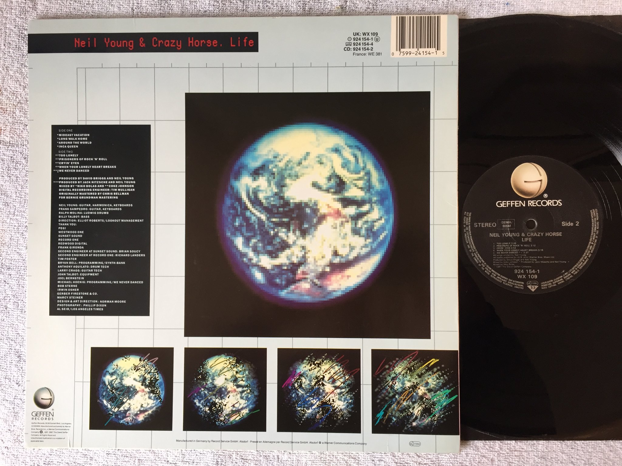 Omslagsbild för skivan NEIL YOUNG & CRAZY HORSE life LP -87 GEFFEN 924154-1