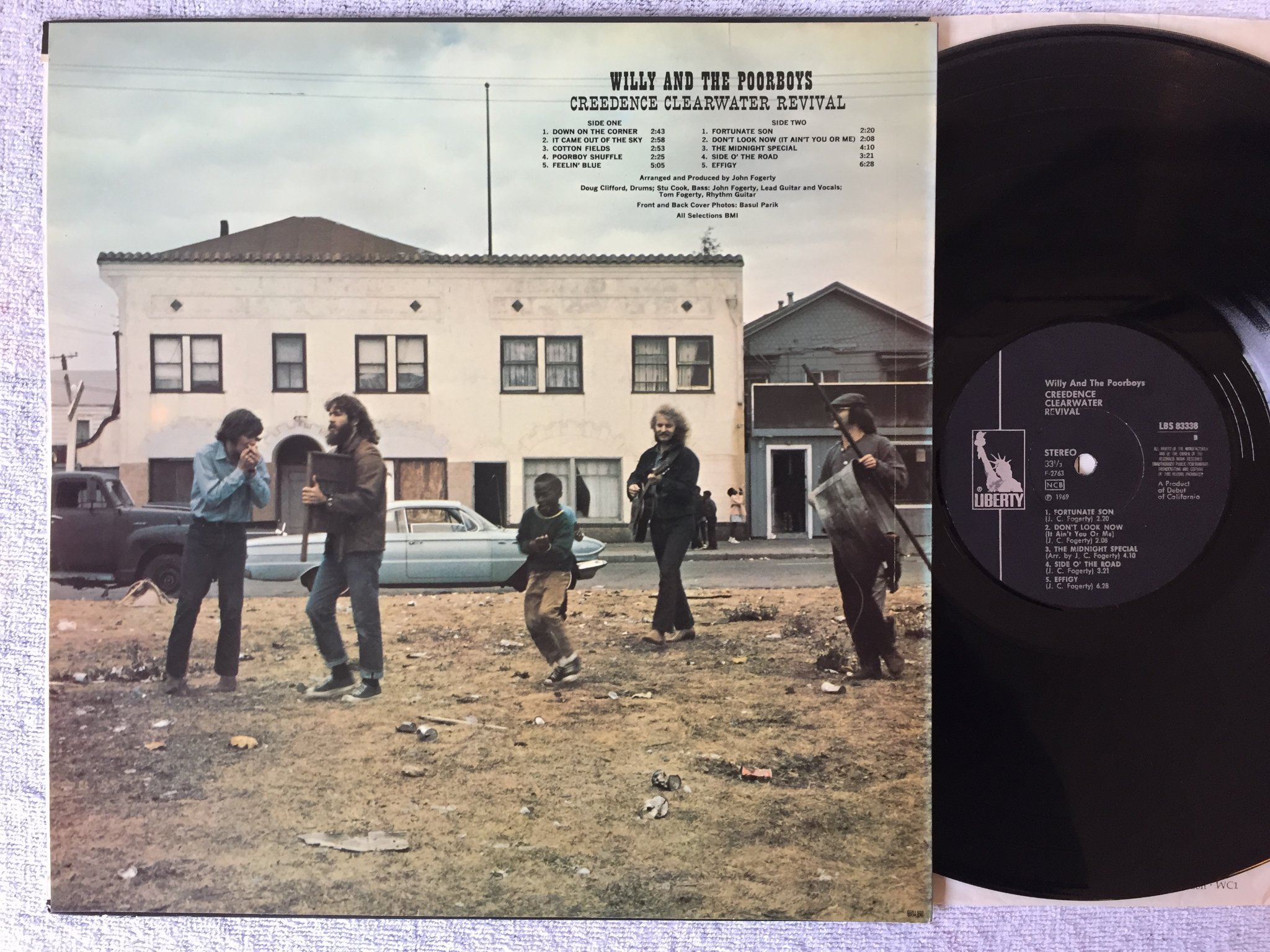 Omslagsbild för skivan CREEDENCE CLEARWATER REVIVAL Willy & the poor boys LP Swe LIBERTY LBS 83338