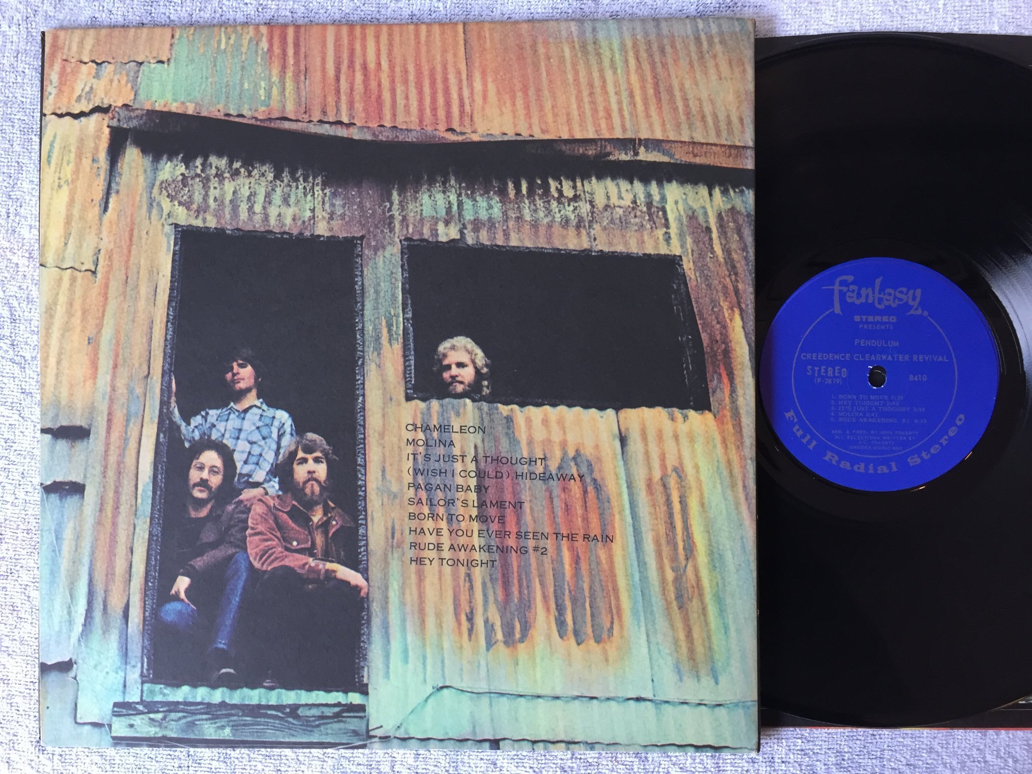 Omslagsbild för skivan CREEDENCE CLEARWATER REVIVAL pendulum LP US FANTASY 8410