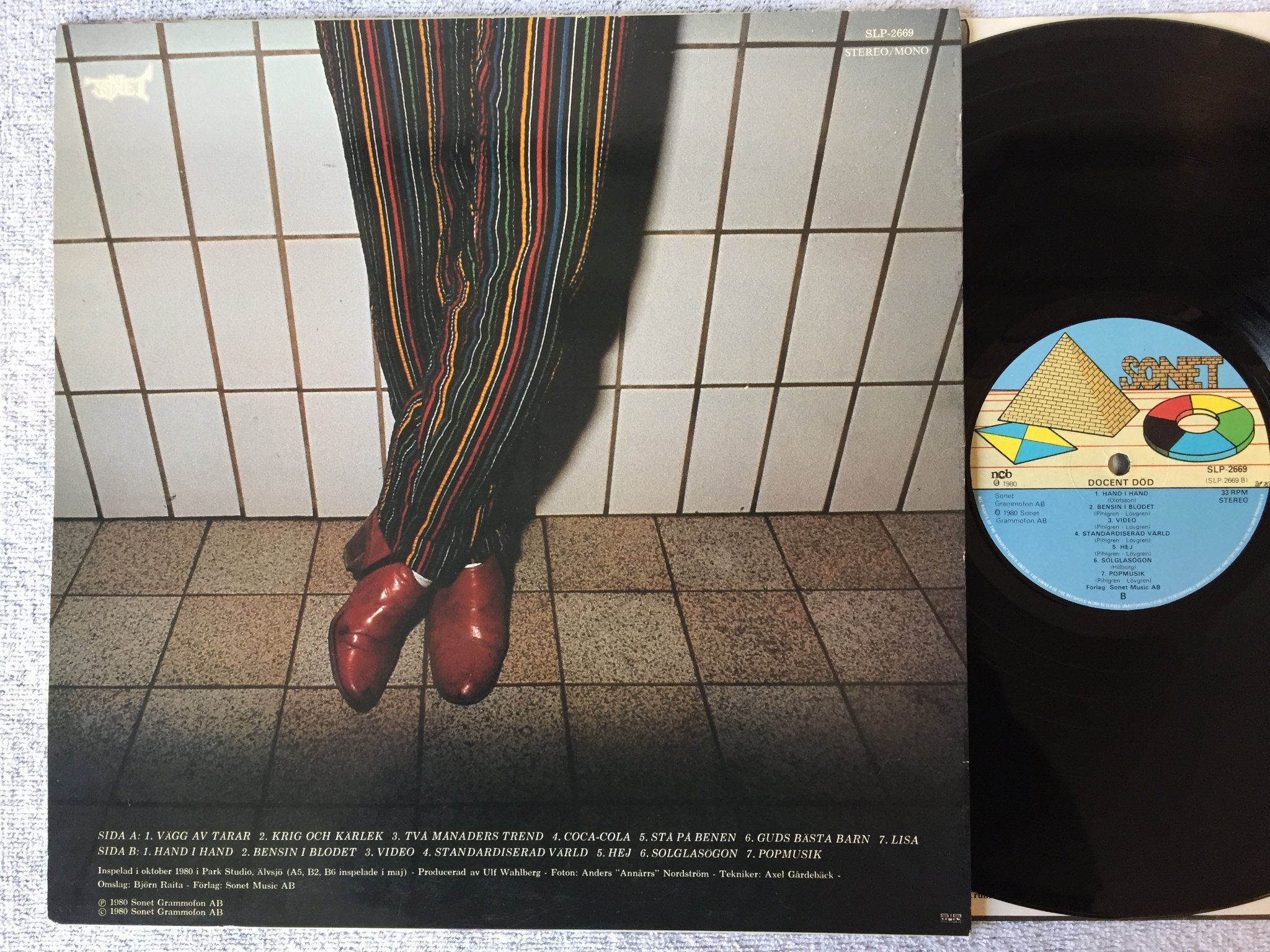 Omslagsbild för skivan DOCENT DÖD s/t LP -80 Swe SONET SLP 2669