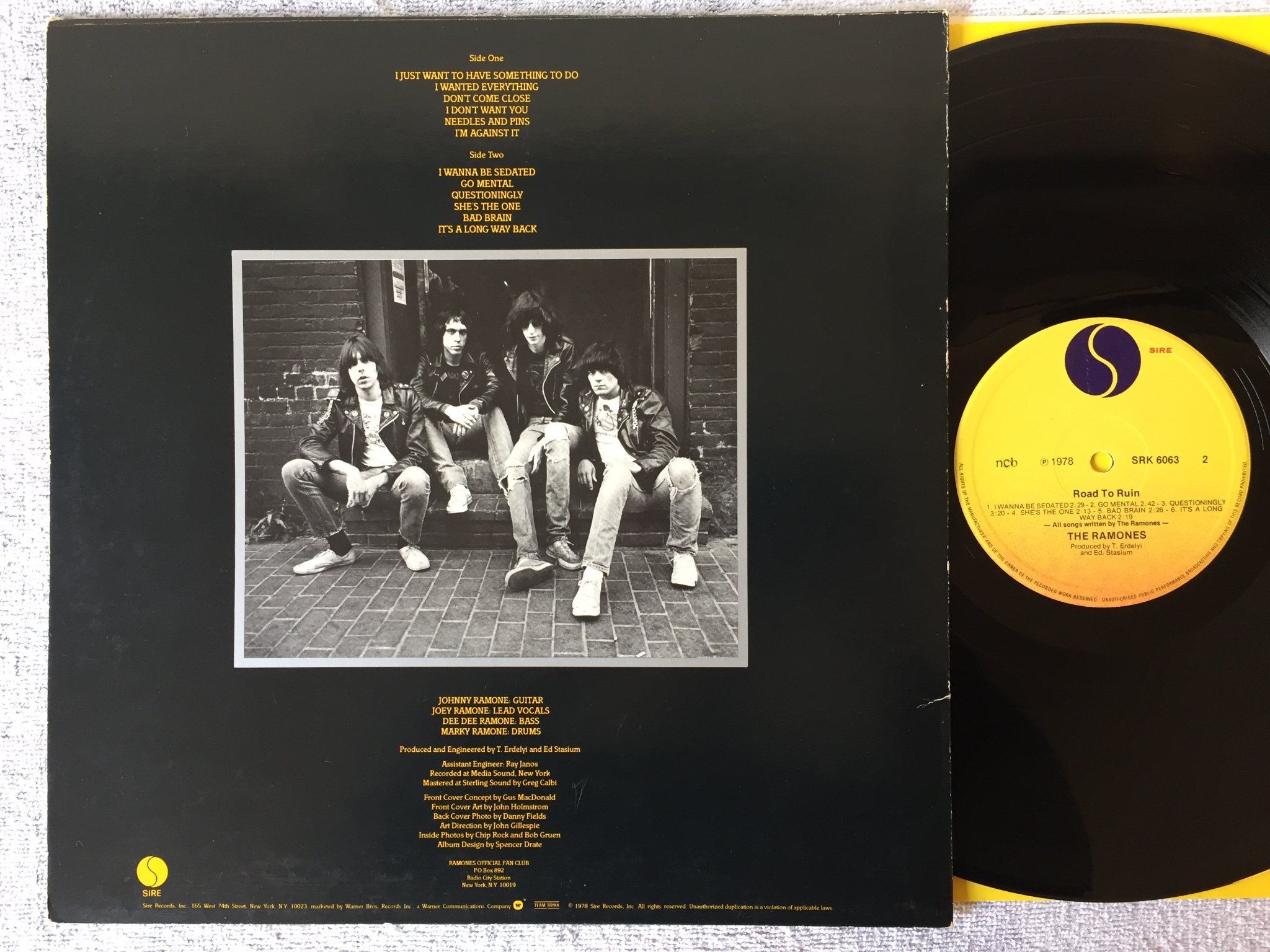 Omslagsbild för skivan RAMONES road to ruin LP -78 Swe SIRE SRK-6063