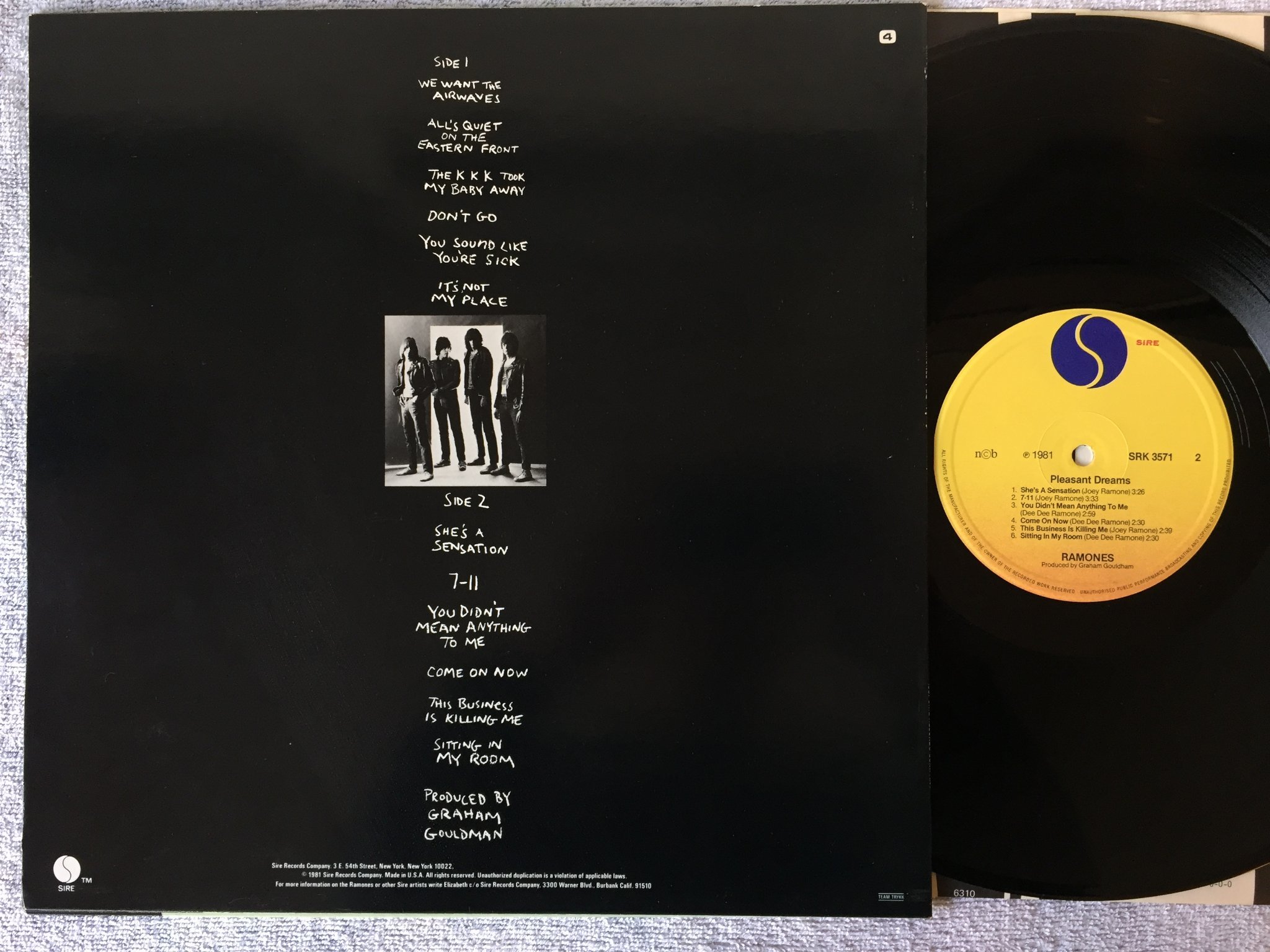 Omslagsbild för skivan RAMONES pleasant dreams LP -81 Swe SIRE SRK-3571