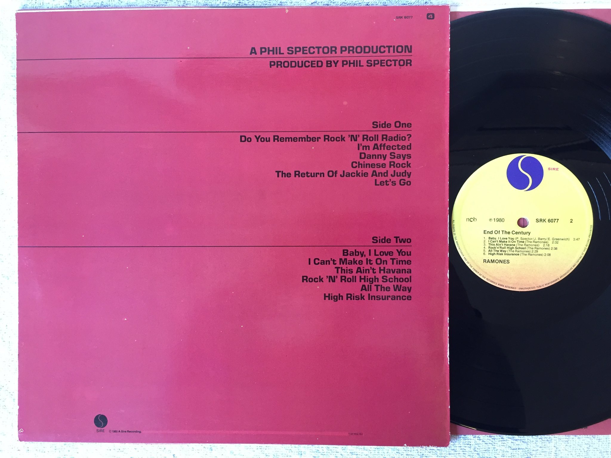 Omslagsbild för skivan RAMONES end of the century LP -80 Swe SIRE SRK-6077