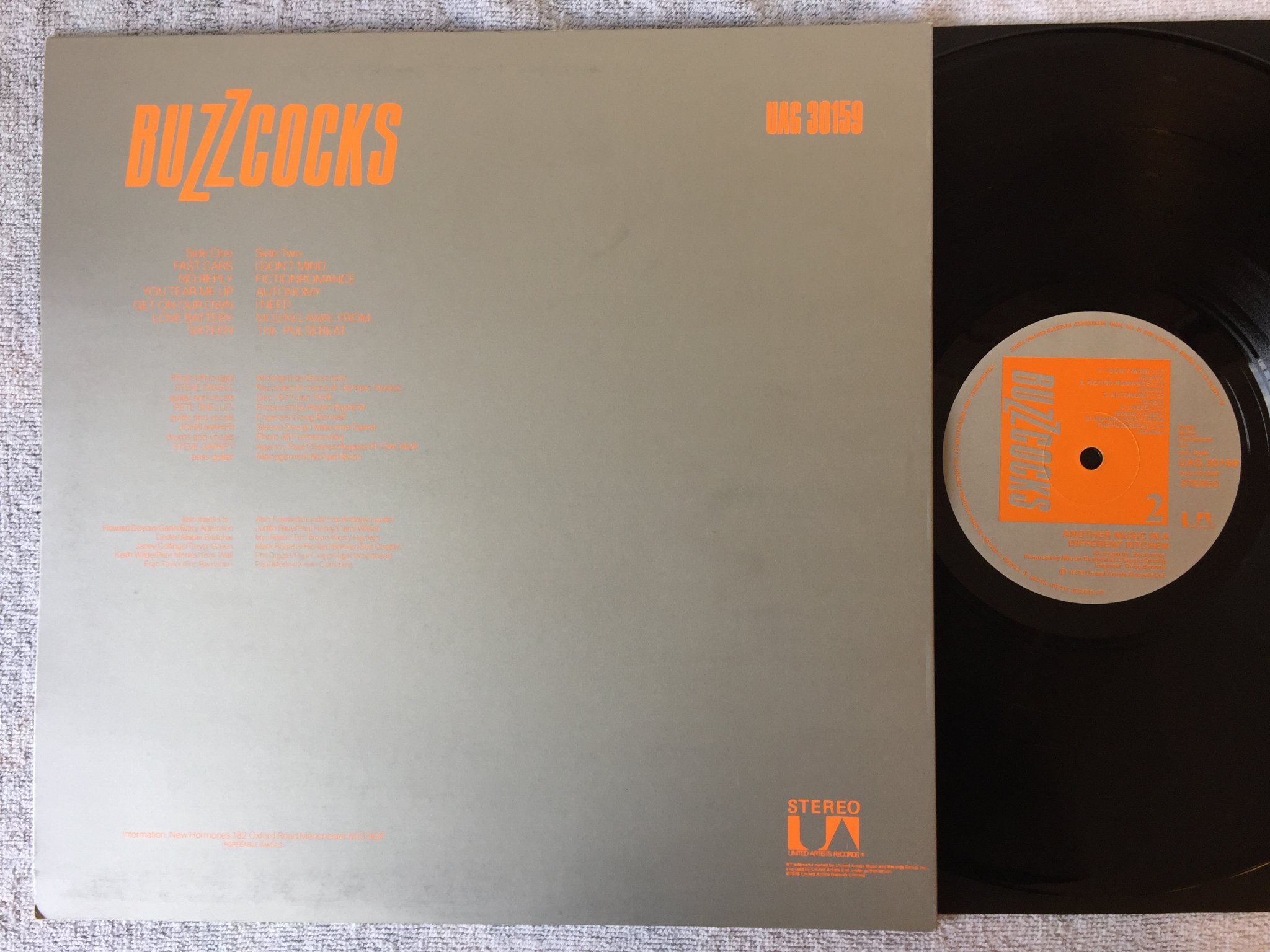 Omslagsbild för skivan BUZZCOCKS another music in a different kitchen LP -78 UK UNITED UAG 30159