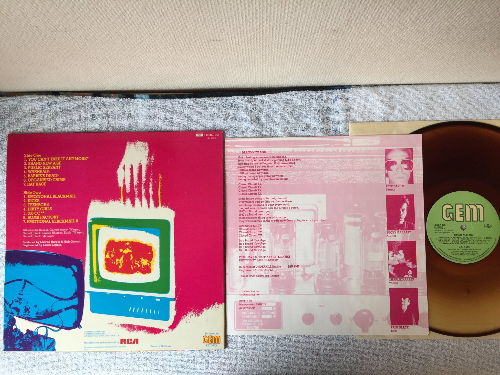 Omslagsbild för skivan U.K. SUBS Brand New Age LP -80 UK GEM GEMLP 106 clearish vinyl