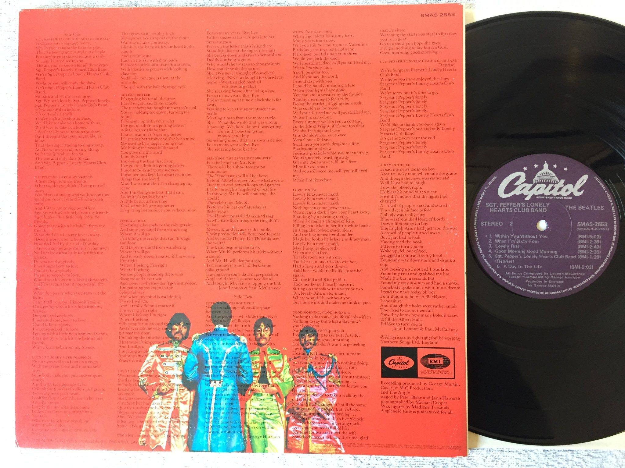 Omslagsbild för skivan THE BEATLES Sgt pepper's lonely hearts club band LP CAN CAPITOL SMAS 2653