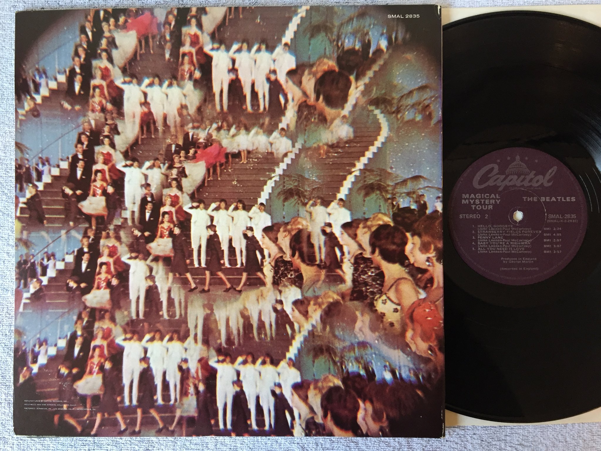 Omslagsbild för skivan THE BEATLES magical mystery tour LP CAN CAPITOL SMAL-2835