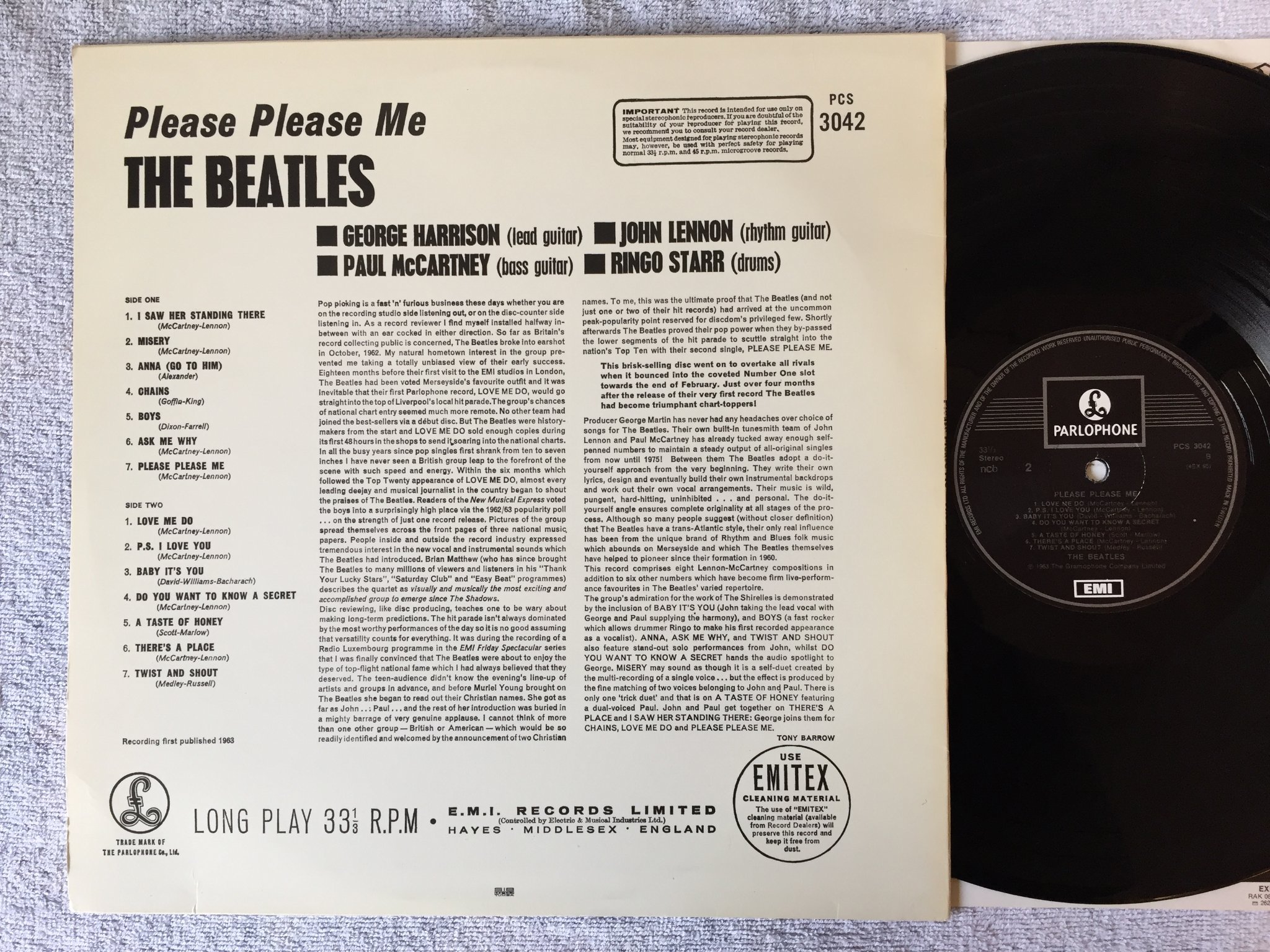 Omslagsbild för skivan THE BEATLES please please me LP Swe PARLOPHONE PCS 3042