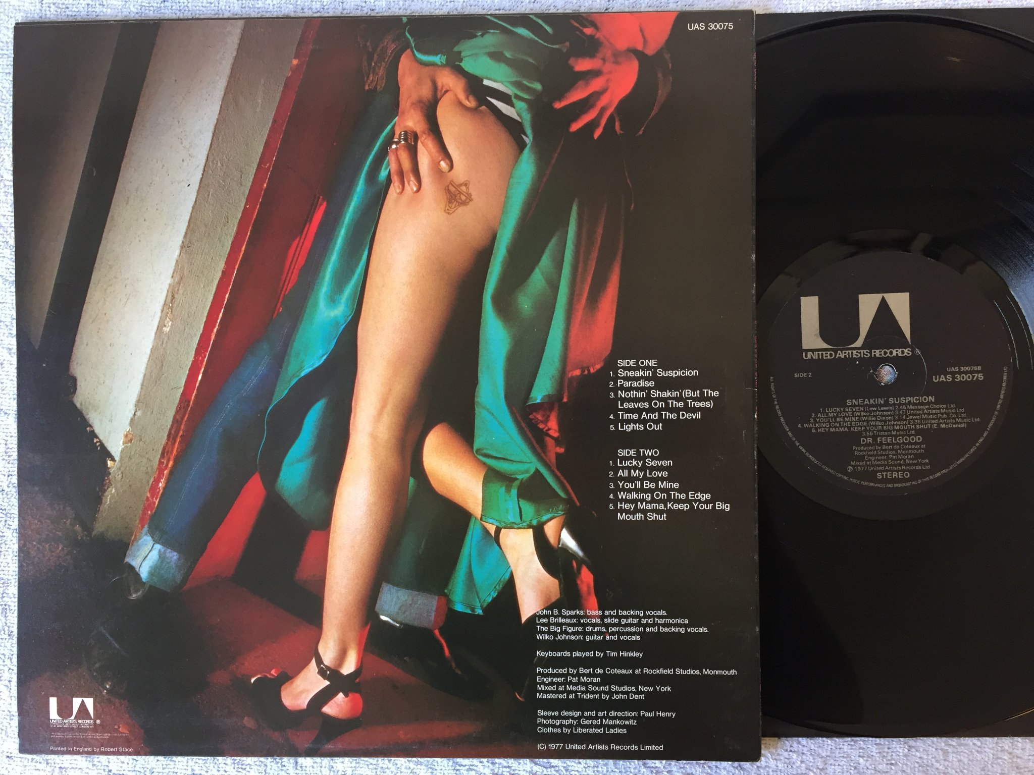 Omslagsbild för skivan DR FEELGOOD sneakin suspicion LP -77 UK UNITED UAS 30075