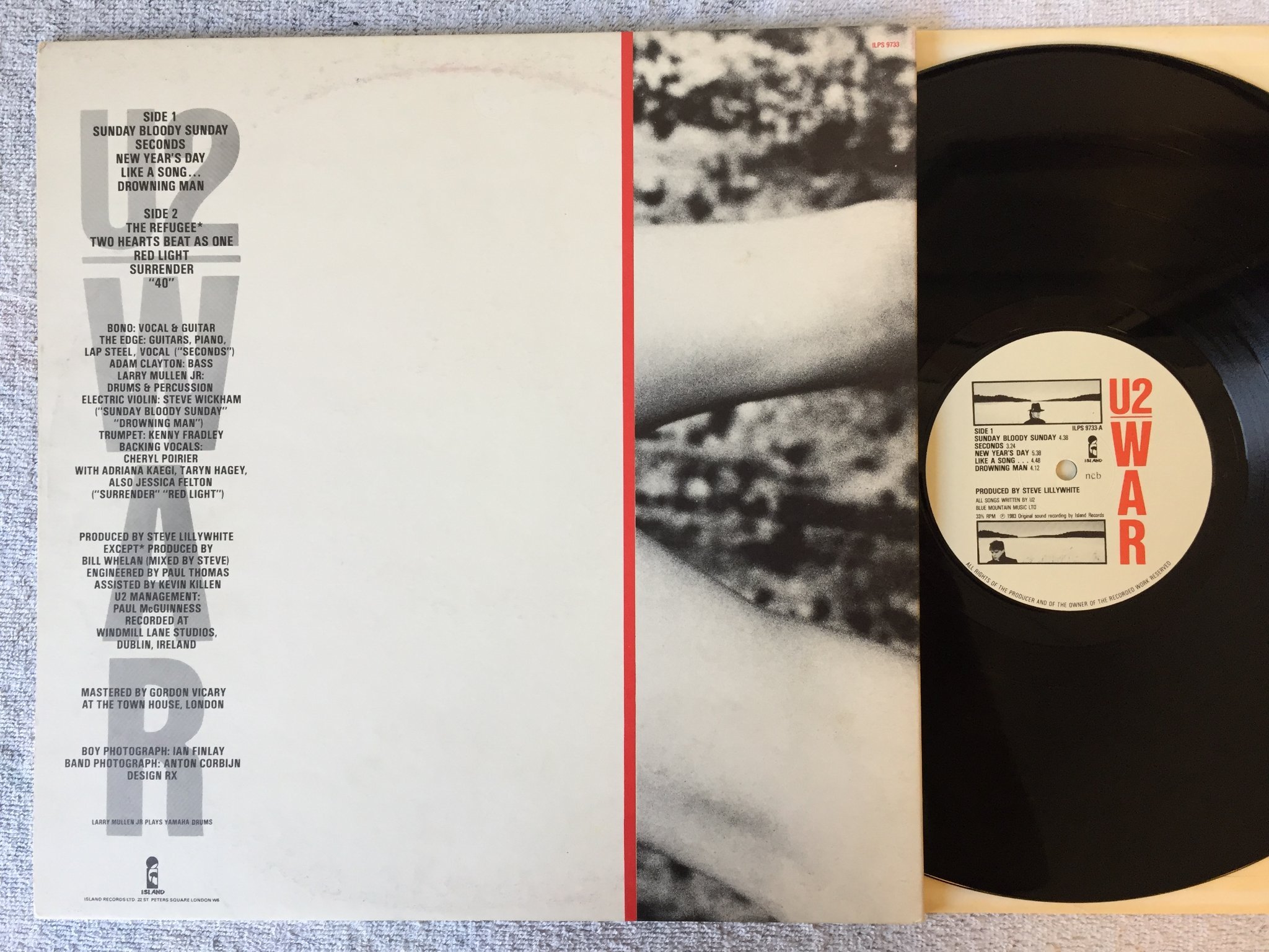 Omslagsbild för skivan U2 war LP -83 Swe ISLAND ILPS 9733