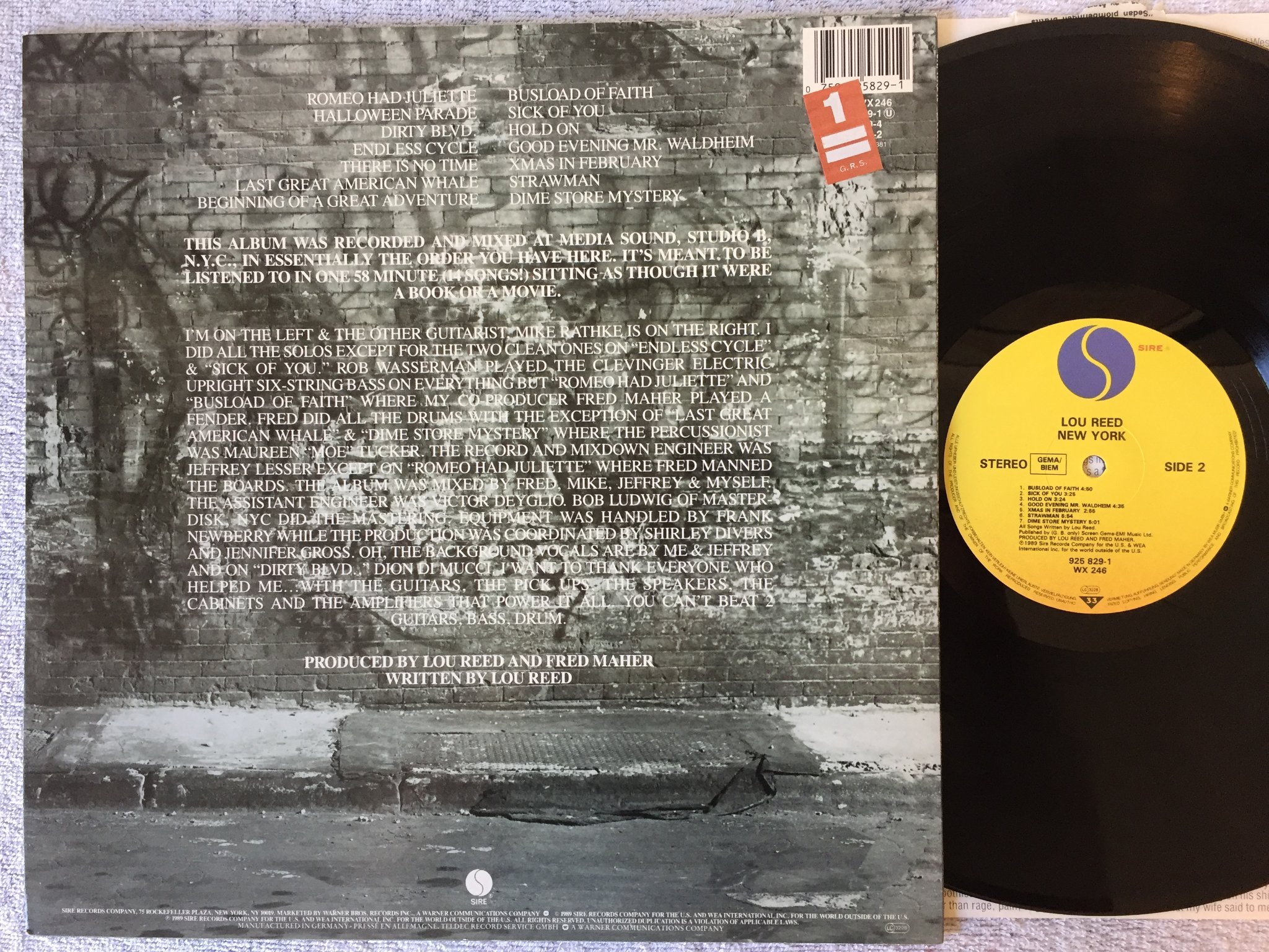 Omslagsbild för skivan LOU REED New York LP -89 SIRE 925 829-1  
