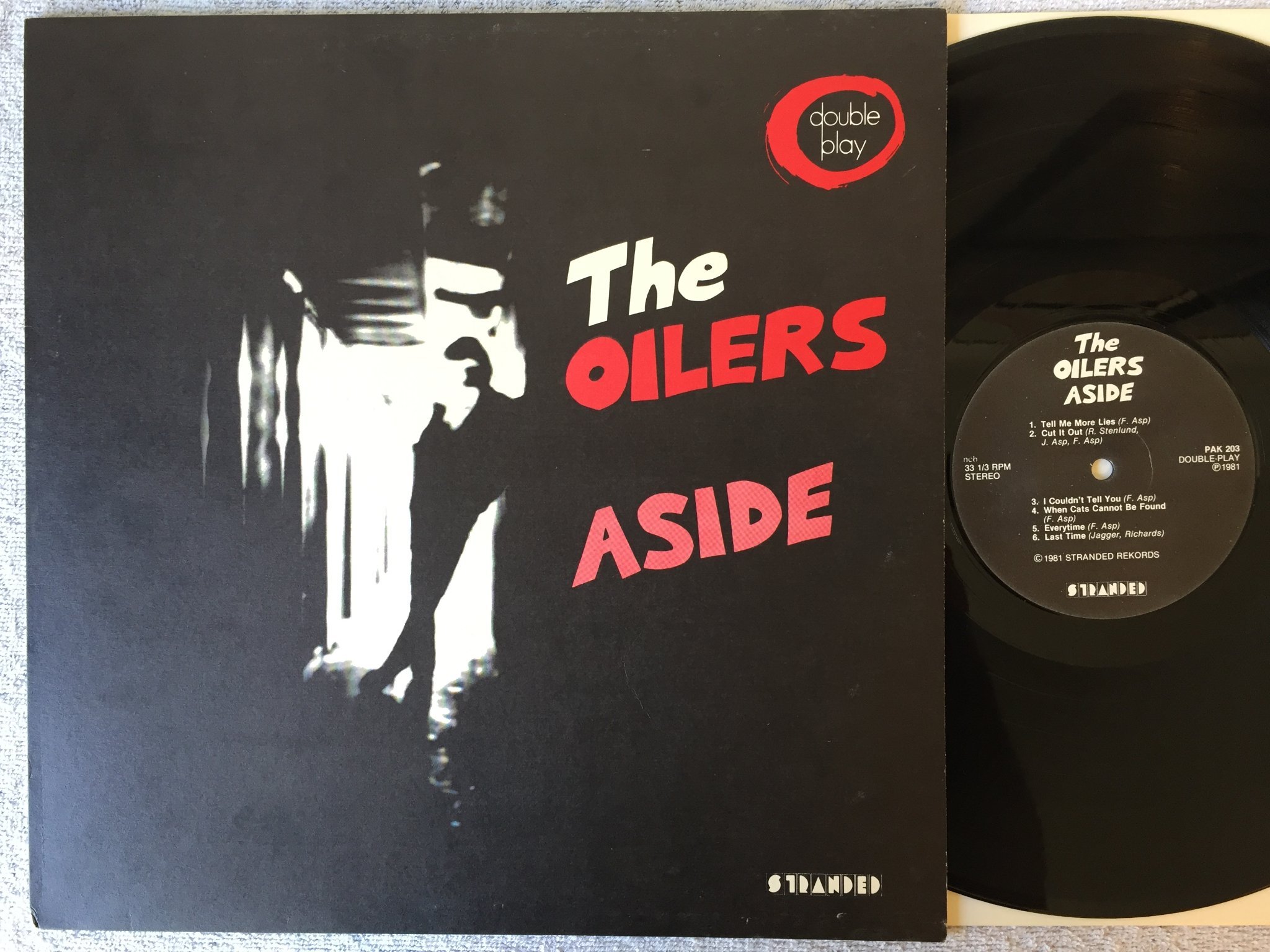 Omslagsbild för skivan THE OILERS / STUDIO SEX Split-LP -81 STRANDED PAK 203