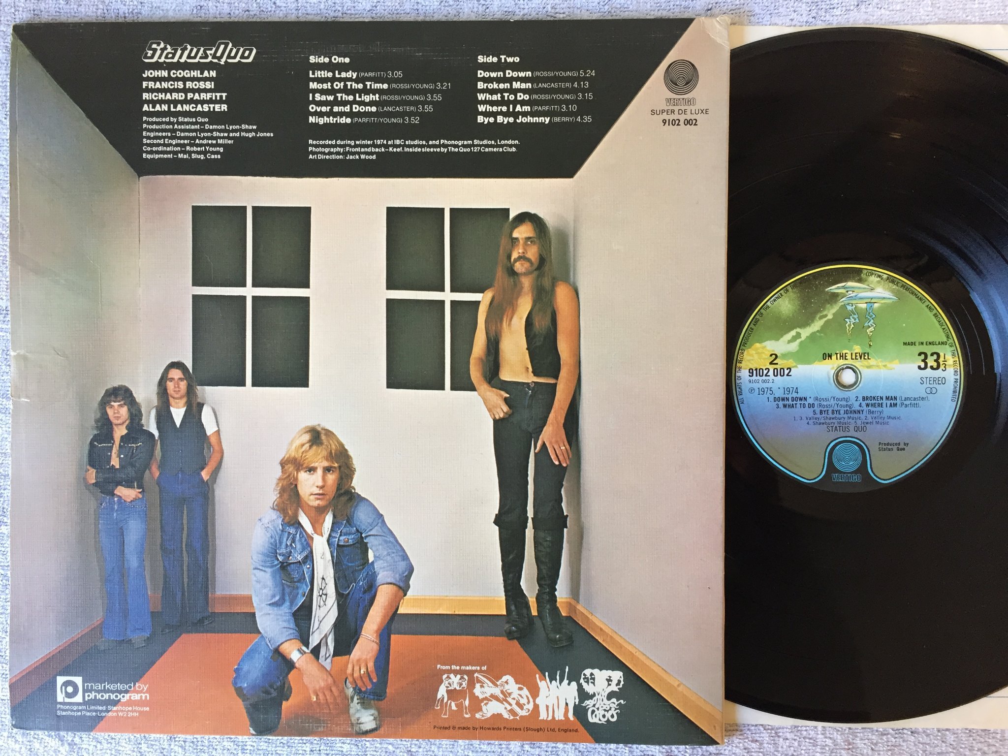 Omslagsbild för skivan STATUS QUO on the level LP -75 UK spaceship VERTIGO 9102 002