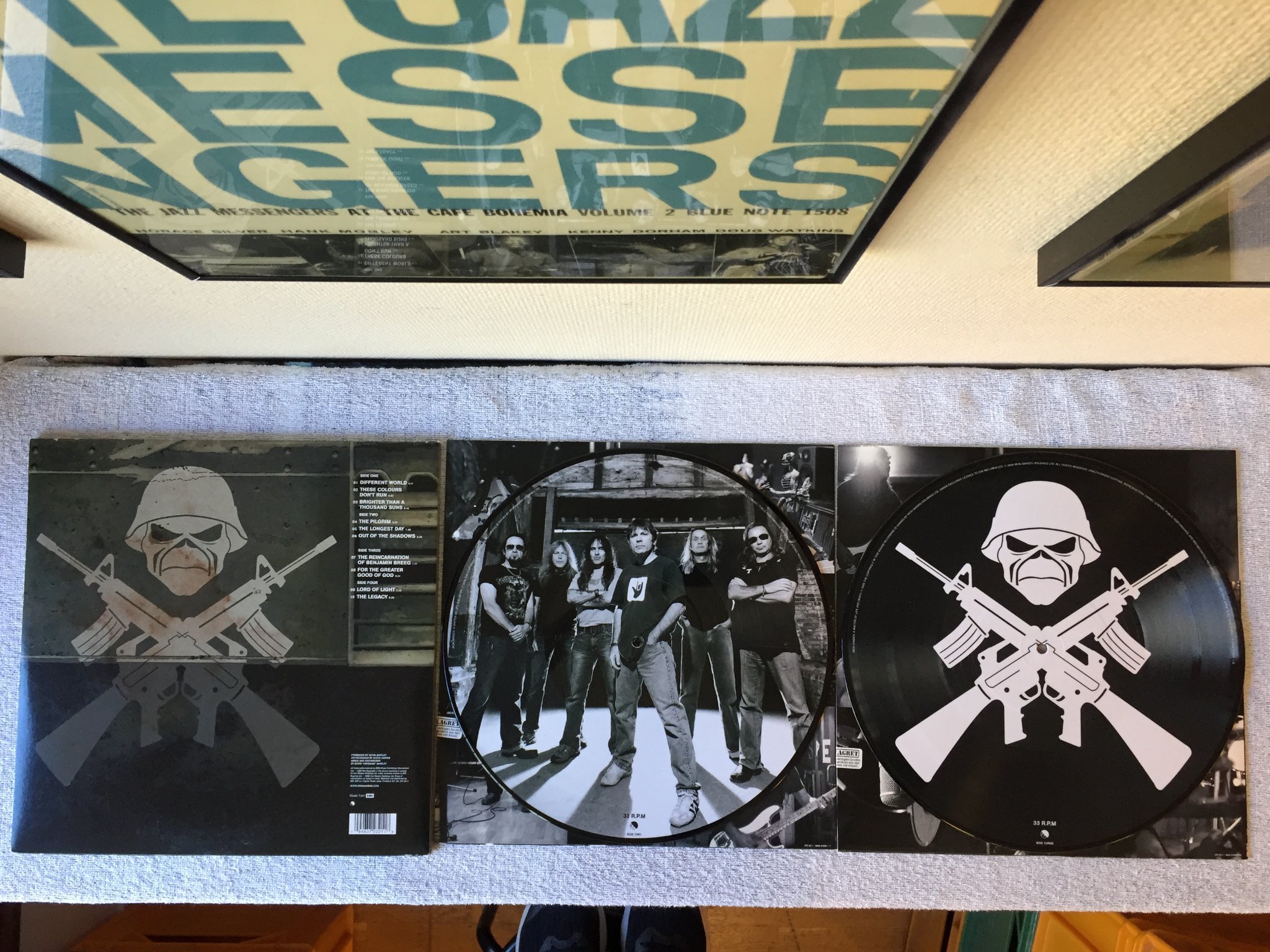 Omslagsbild för skivan IRON MAIDEN A Matter Of Life And Death 2xLP 2006 EMI 3723211 picture discs