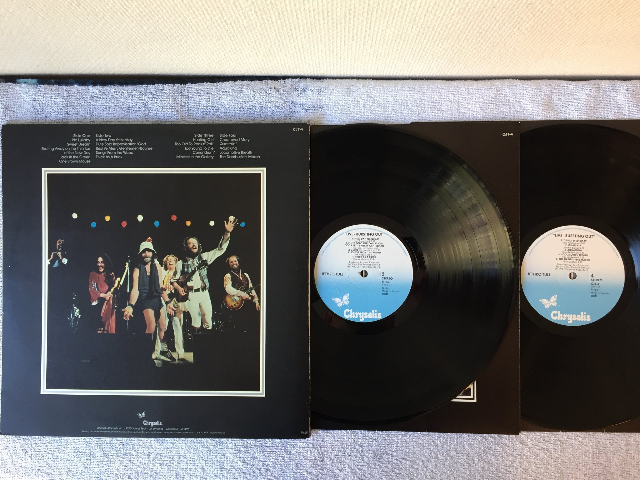Omslagsbild för skivan JETHRO TULL live - bursting out 2xLP -78 Swe CHRYSALIS CJT-4