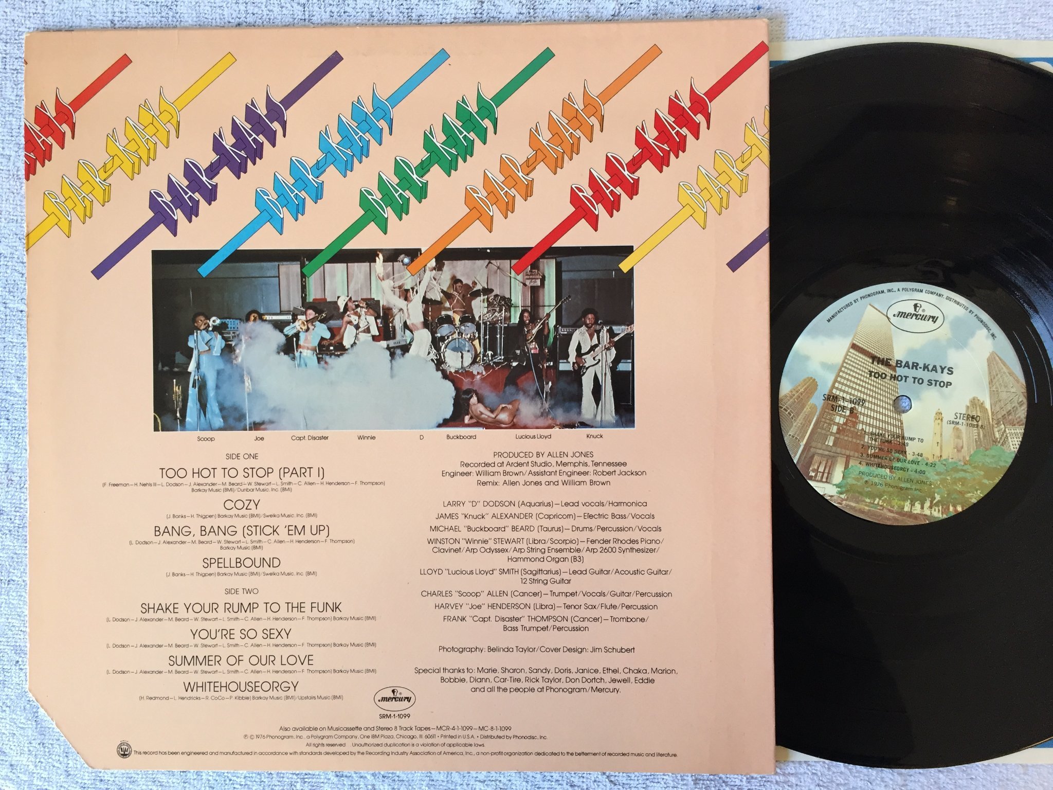 Omslagsbild för skivan BAR-KAYS too hot LP -76 US MERCURY SRM-1-1099