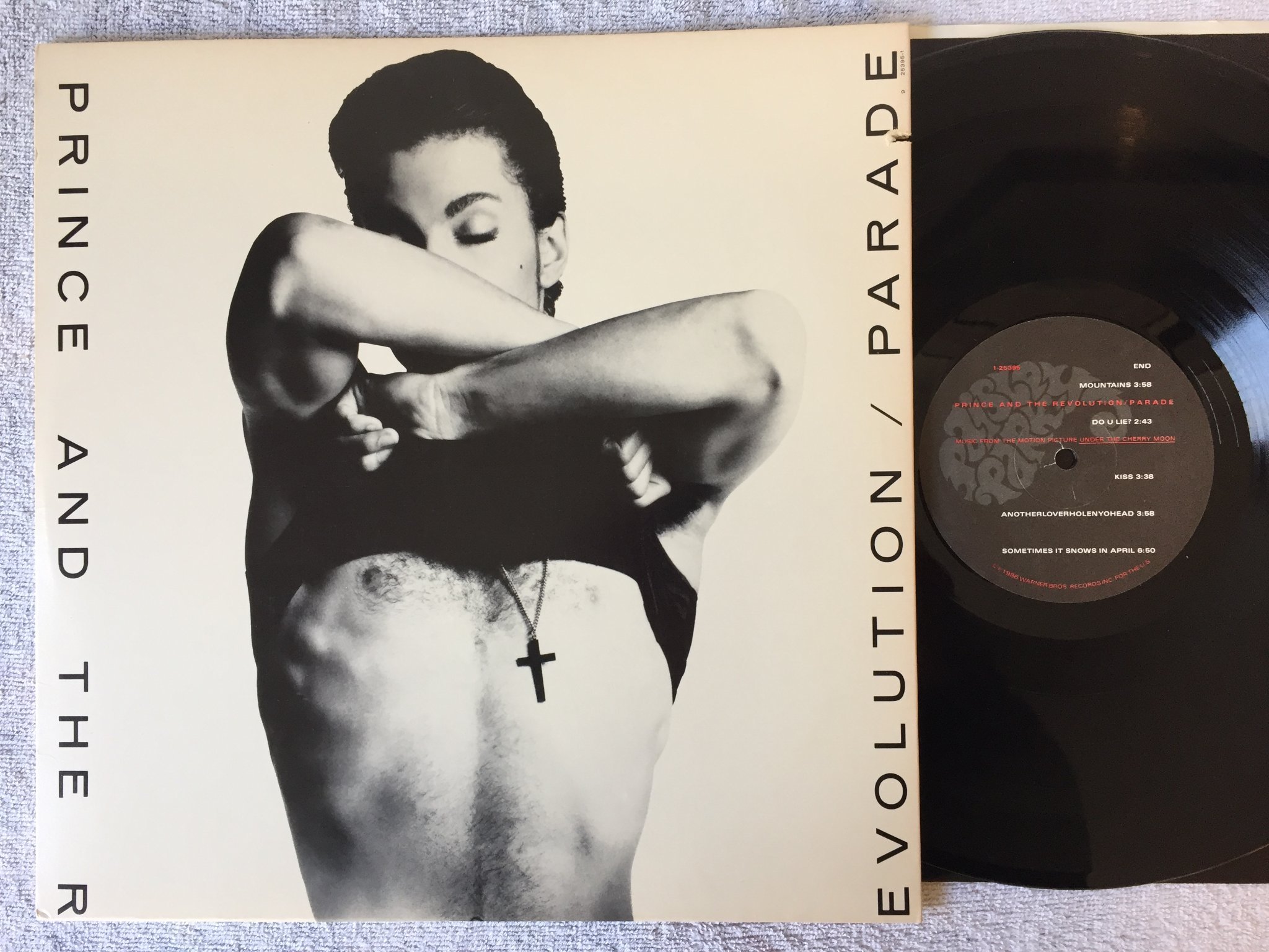 Omslagsbild för skivan PRINCE AND THE REVOLUTION parade LP -86 US PAISLEY PARK 1-25395
