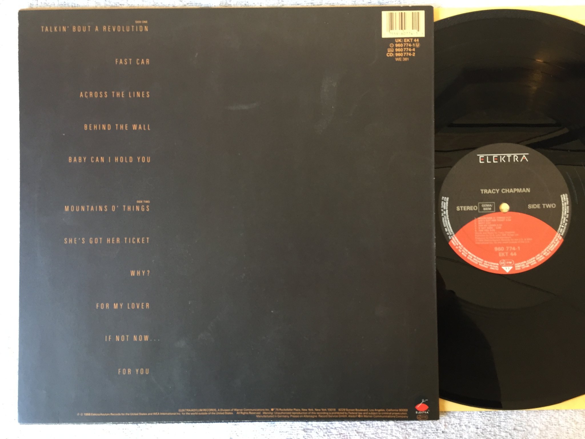 Omslagsbild för skivan TRACY CHAPMAN s/t LP -88 ELEKTRA 960 774-1 "fast car" 