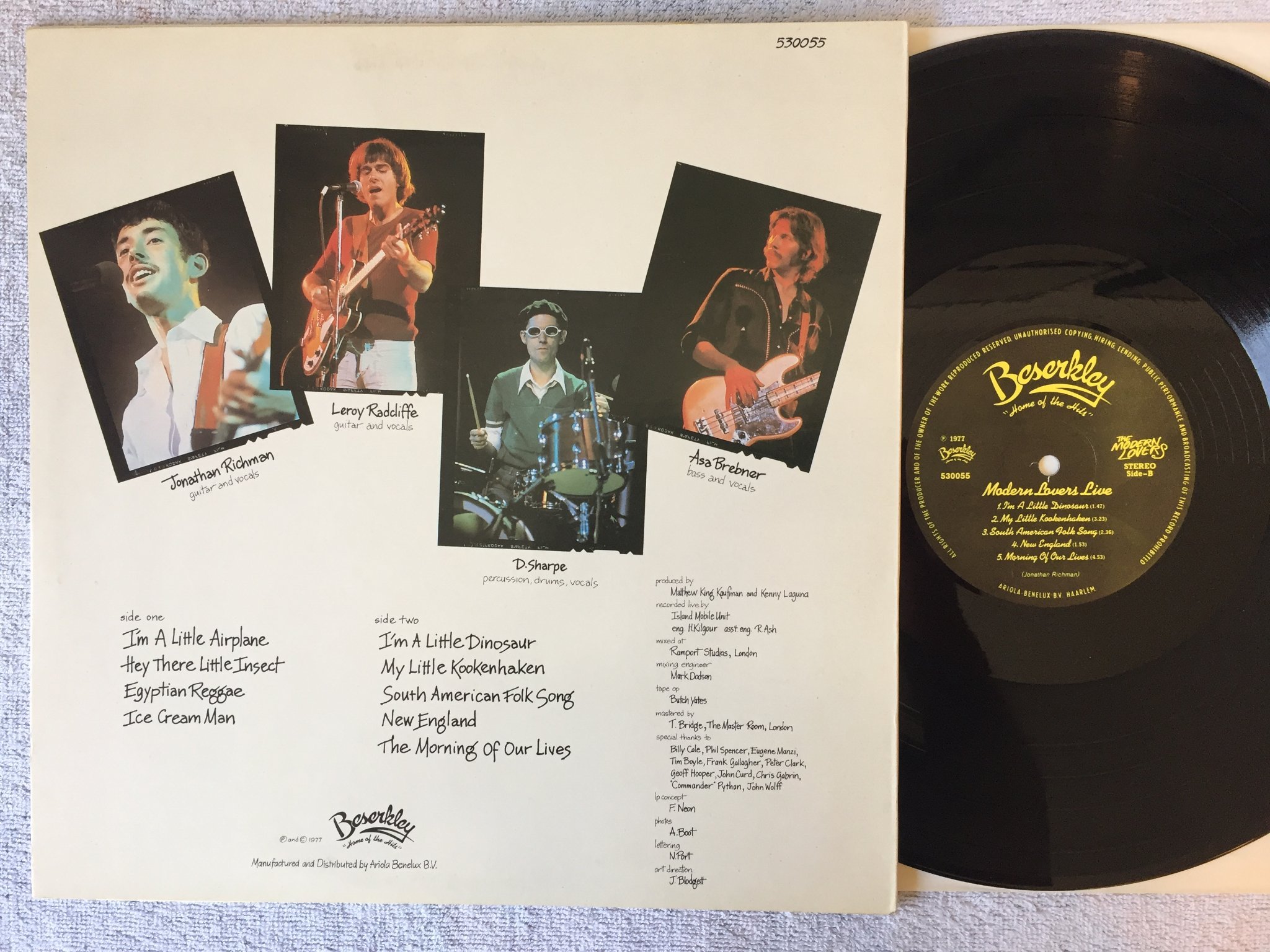 Omslagsbild för skivan MODERN LOVERS live LP -77 Hol BESERKLEY 530055
