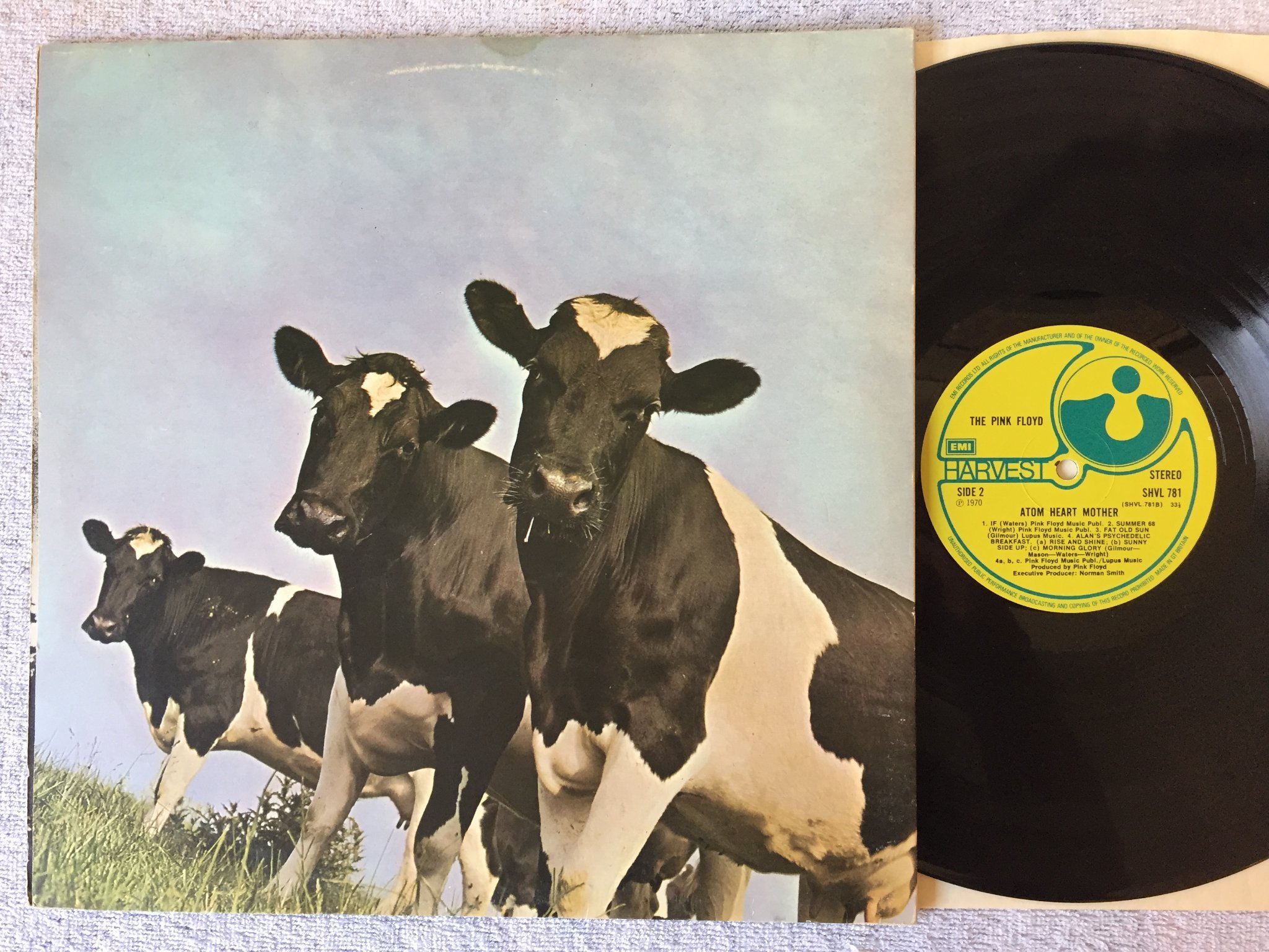 Omslagsbild för skivan THE PINK FLOYD atom heart mother LP -70 UK HARVEST SHVL 781