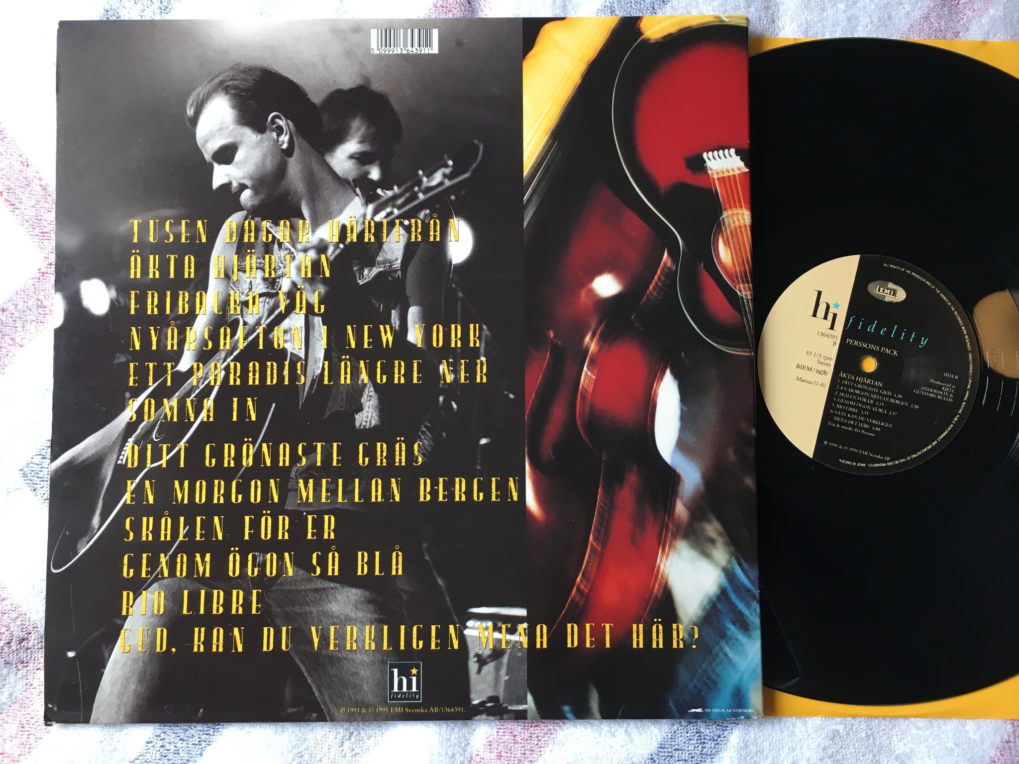 Omslagsbild för skivan PERSSONS PACK äkta hjärtan LP -91 Swe EMI 1364391 JAKOB HELLMAN