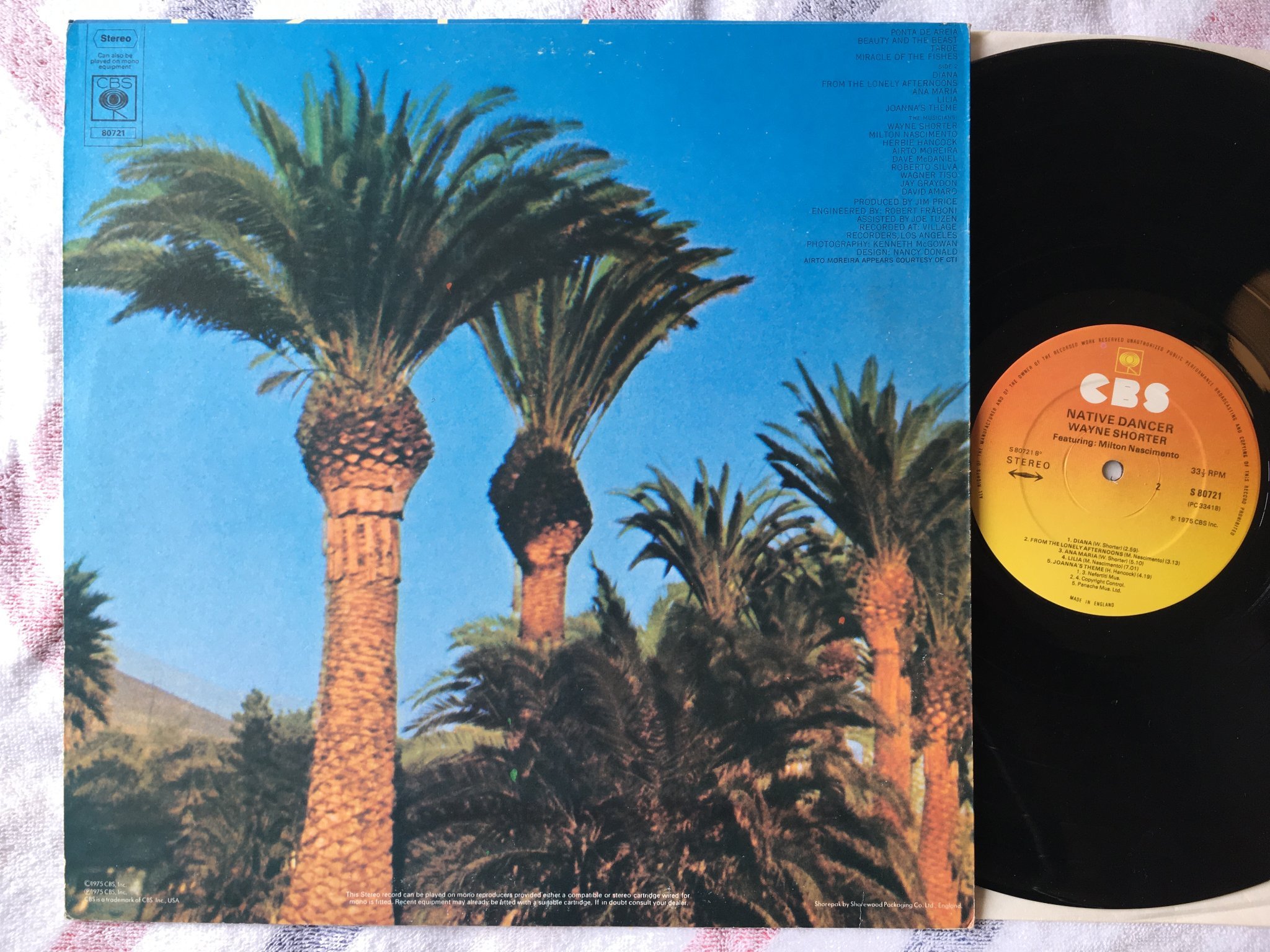 Omslagsbild för skivan WAYNE SHORTER native dancer LP -75 UK CBS S 80721