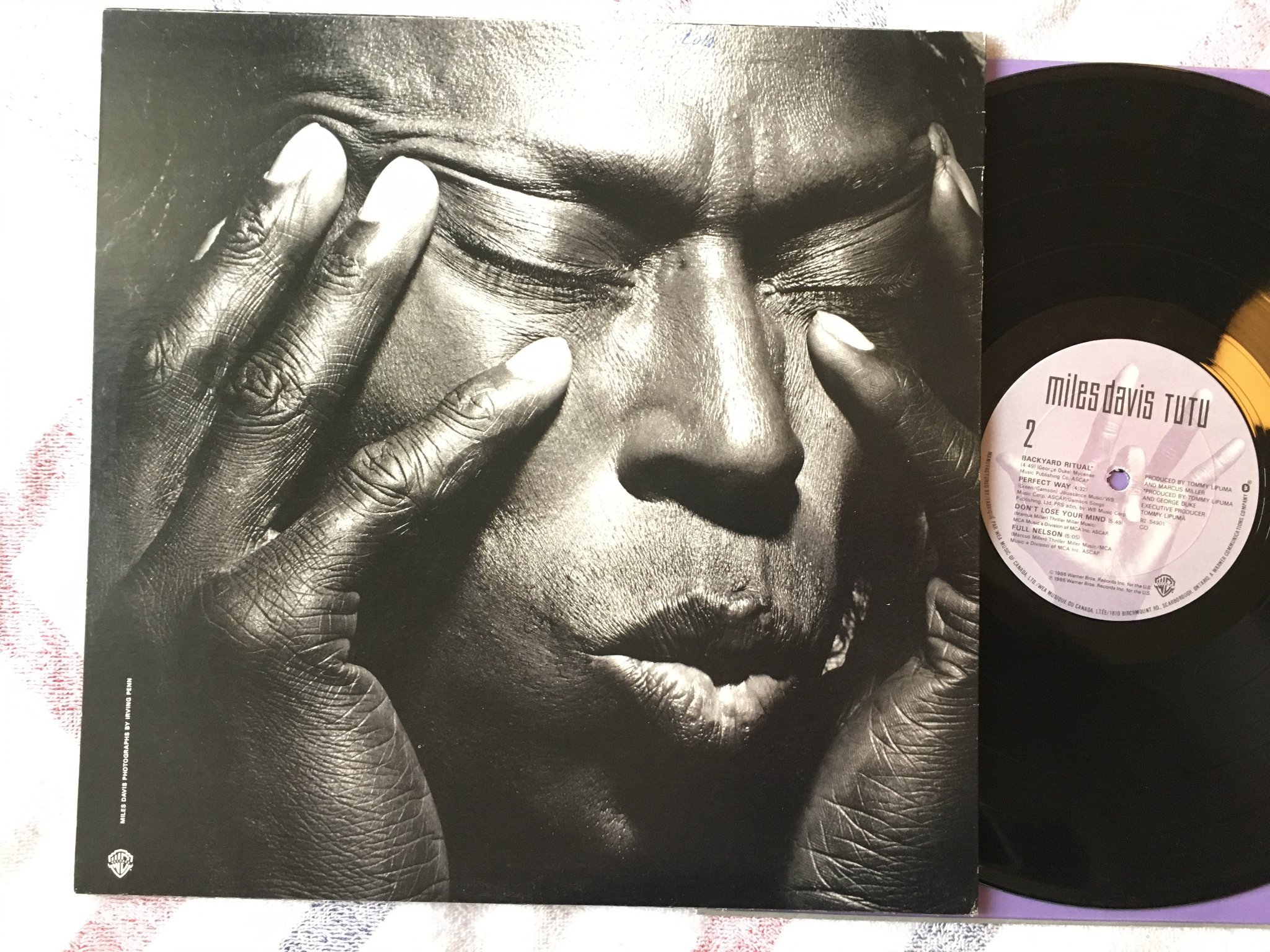 Omslagsbild för skivan Miles Davis - tutu LP -86 Can WARNER 9254901