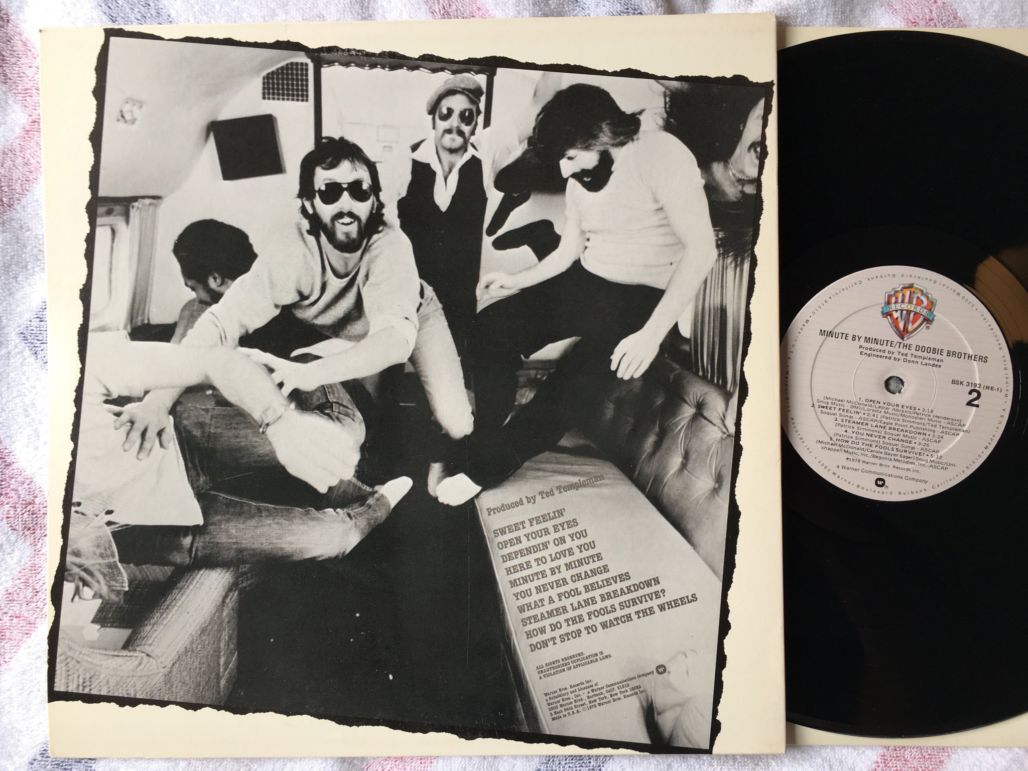 Omslagsbild för skivan THE DOOBIE BROTHERS minute by minute LP   US WARNER BSK 3193