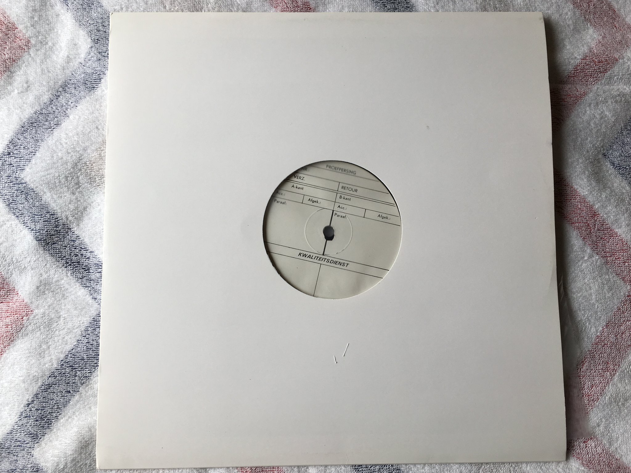 Omslagsbild för skivan SKY HIGH freezin' hot LP test press MEGA ROCK MRLP 3003 