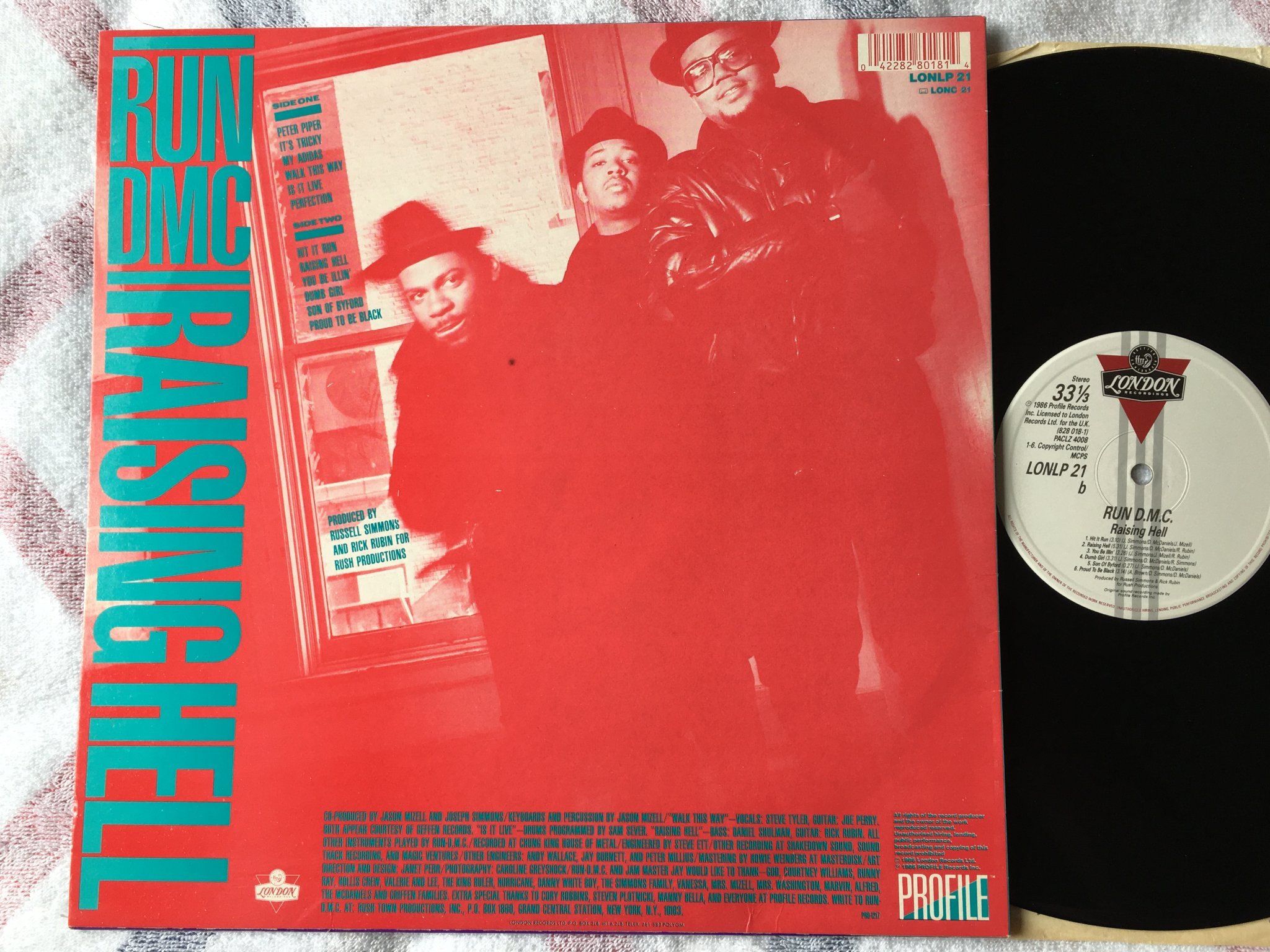 Omslagsbild för skivan RUN DMC raising hell LP -86 UK LONDON LONLP 21