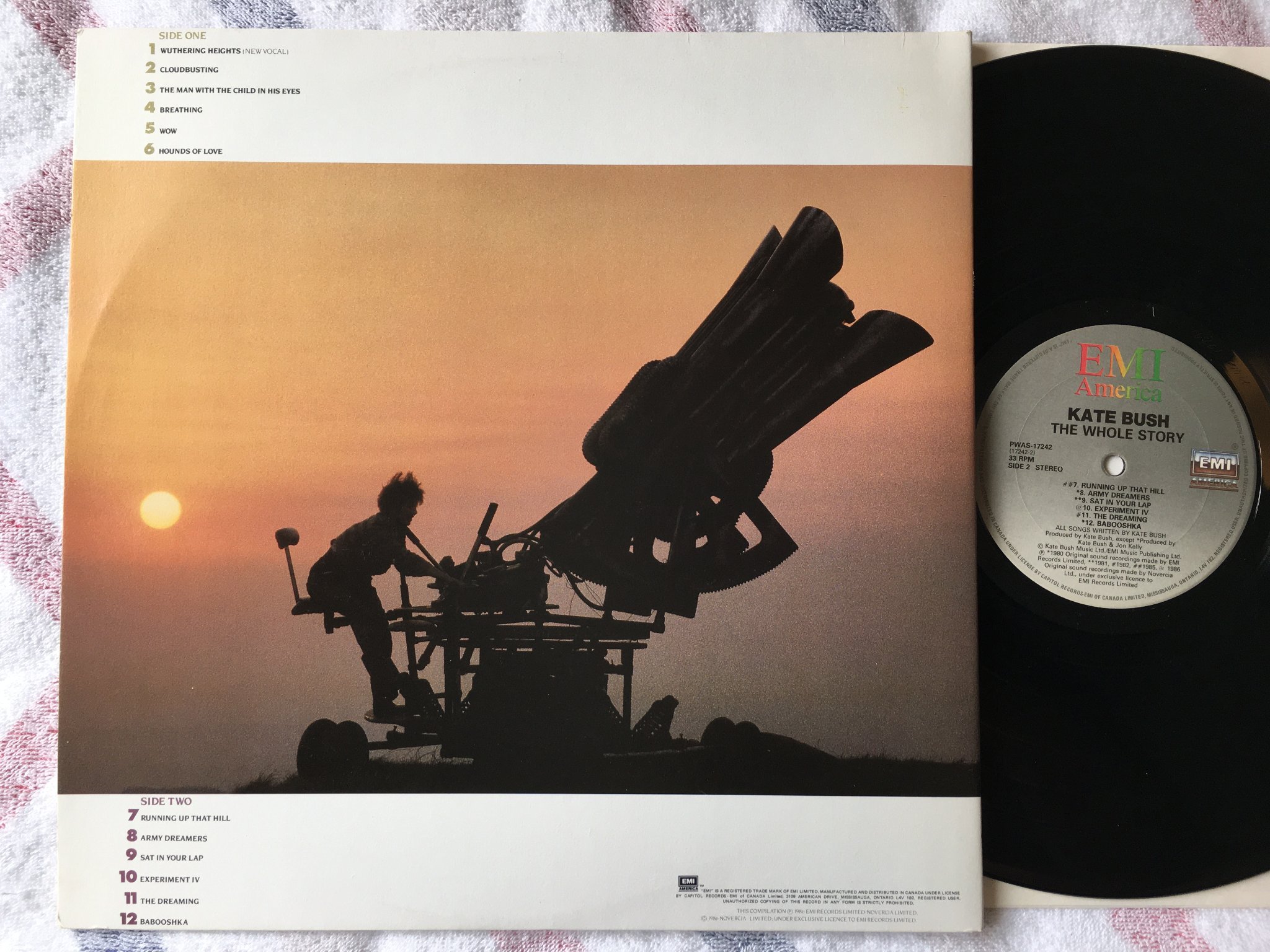 Omslagsbild för skivan KATE BUSH the whole story LP -86 Canada EMI AMERICA PWAS 17242