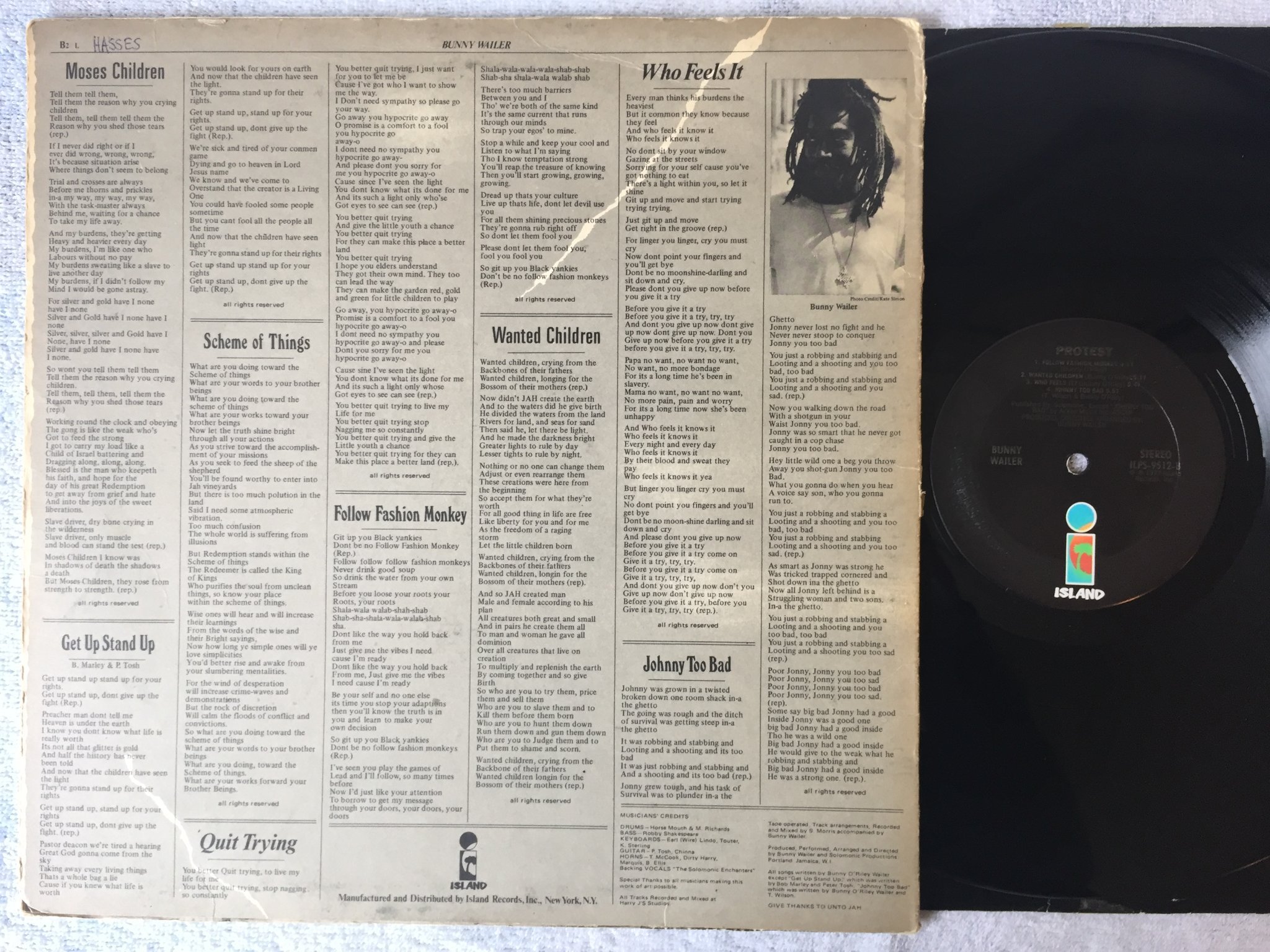 Omslagsbild för skivan BUNNY WAILER protest LP -77 US ISLAND ILPS 9512