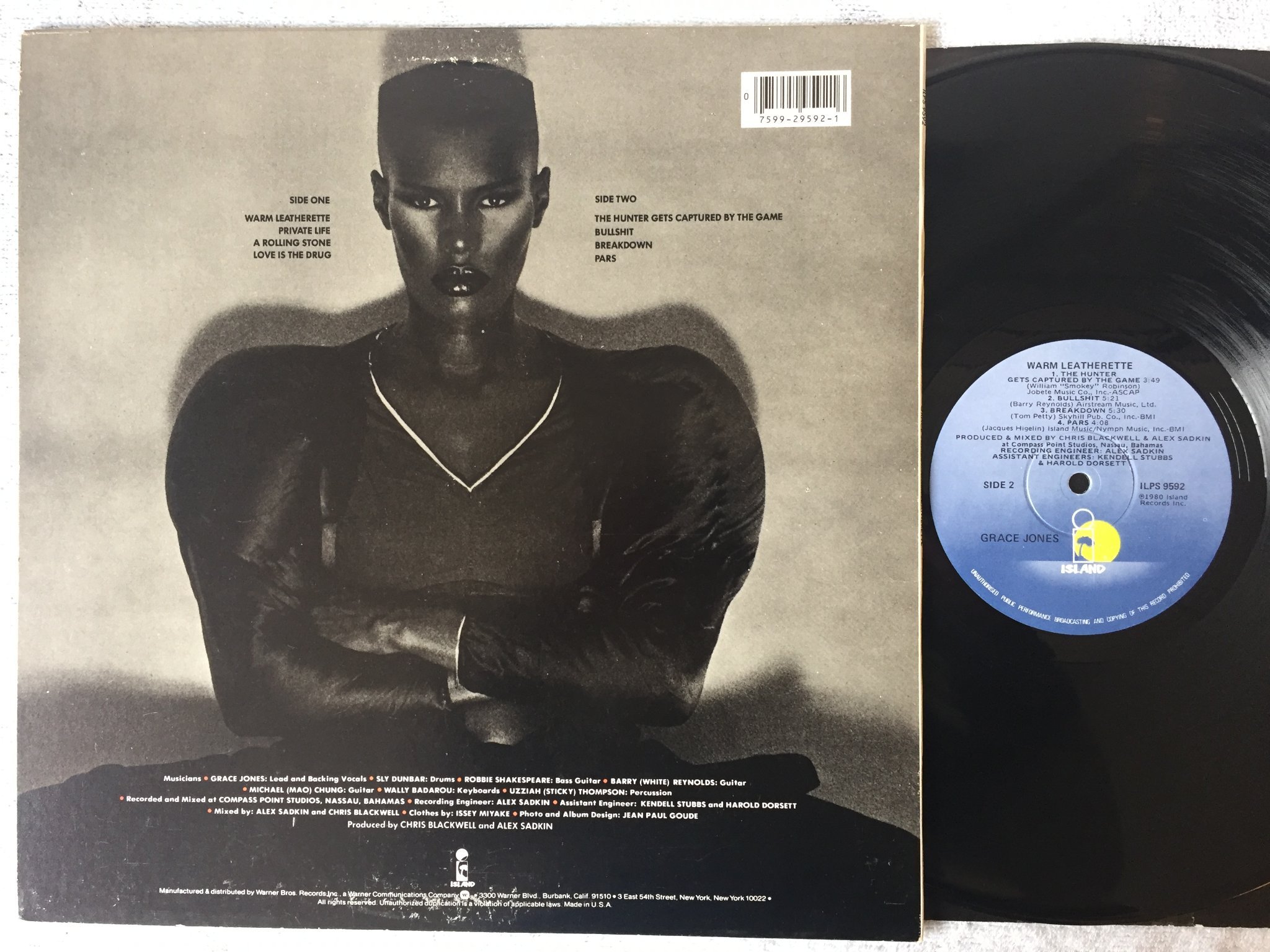Omslagsbild för skivan GRACE JONES warm letherette LP -80 US ISLAND ILPS  9592