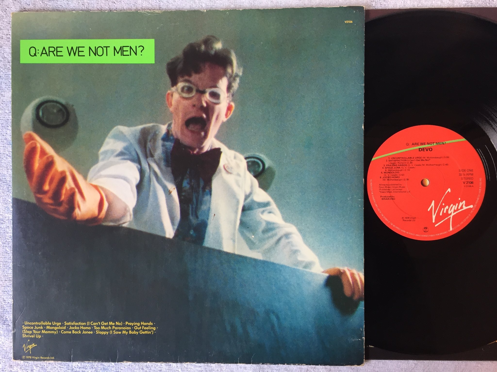 Omslagsbild för skivan DEVO q: are we not men? LP -78 UK VIRGIN V2106