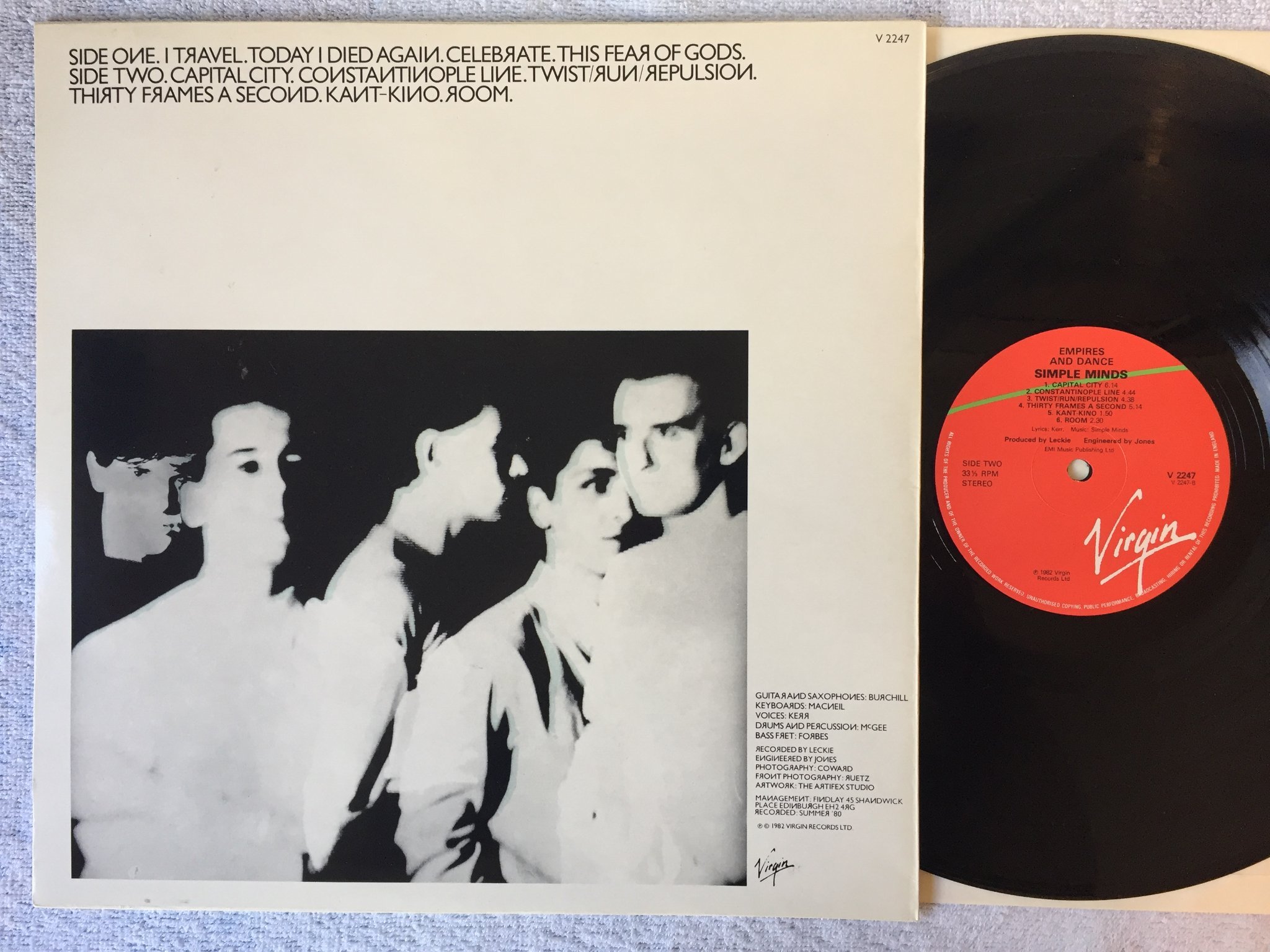 Omslagsbild för skivan SIMPLE MINDS empires and dance LP -82 VIRGIN V2247