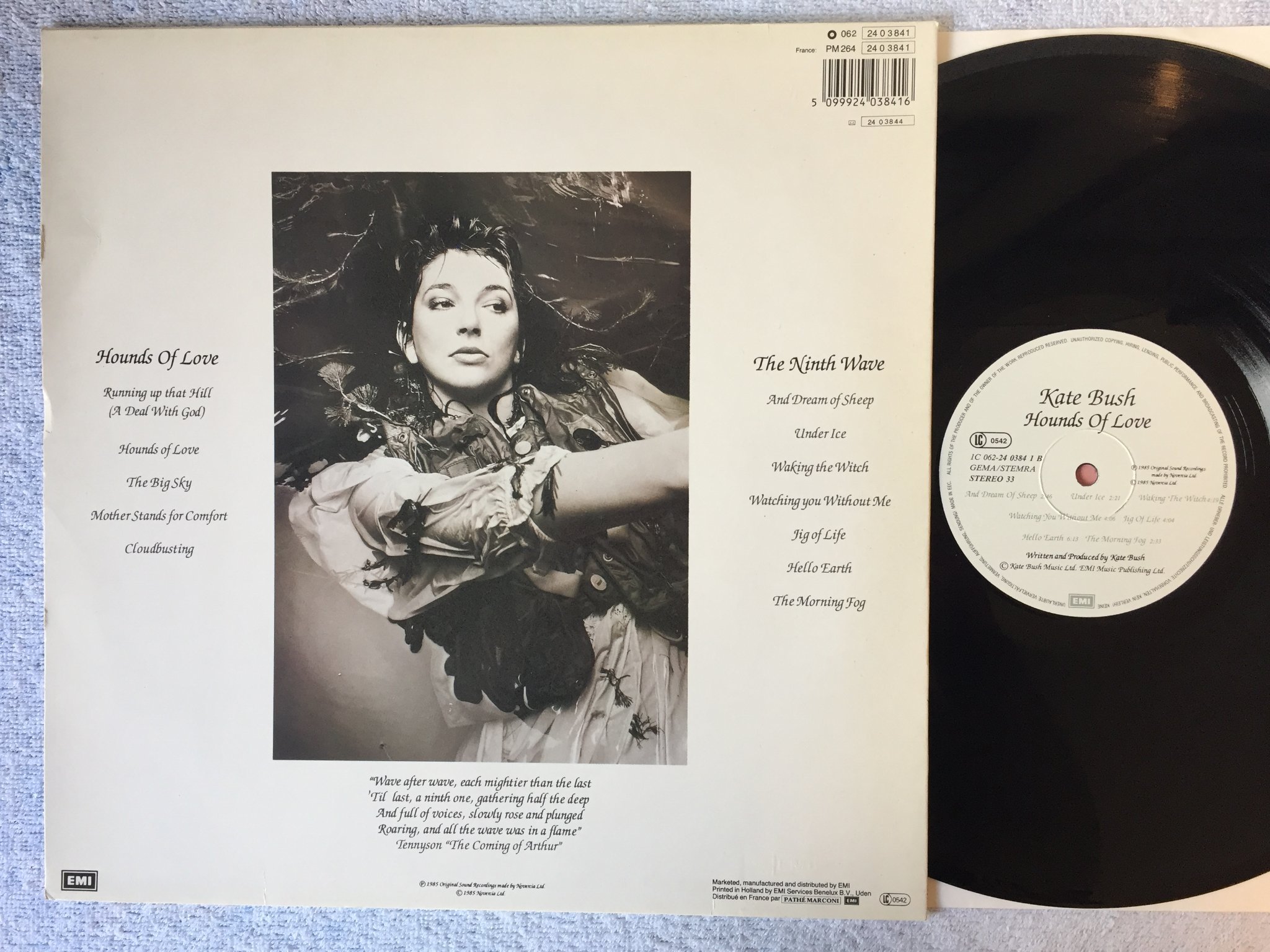 Omslagsbild för skivan KATE BUSH hounds of love LP -85 Hol EMI 1C 062-24 03841