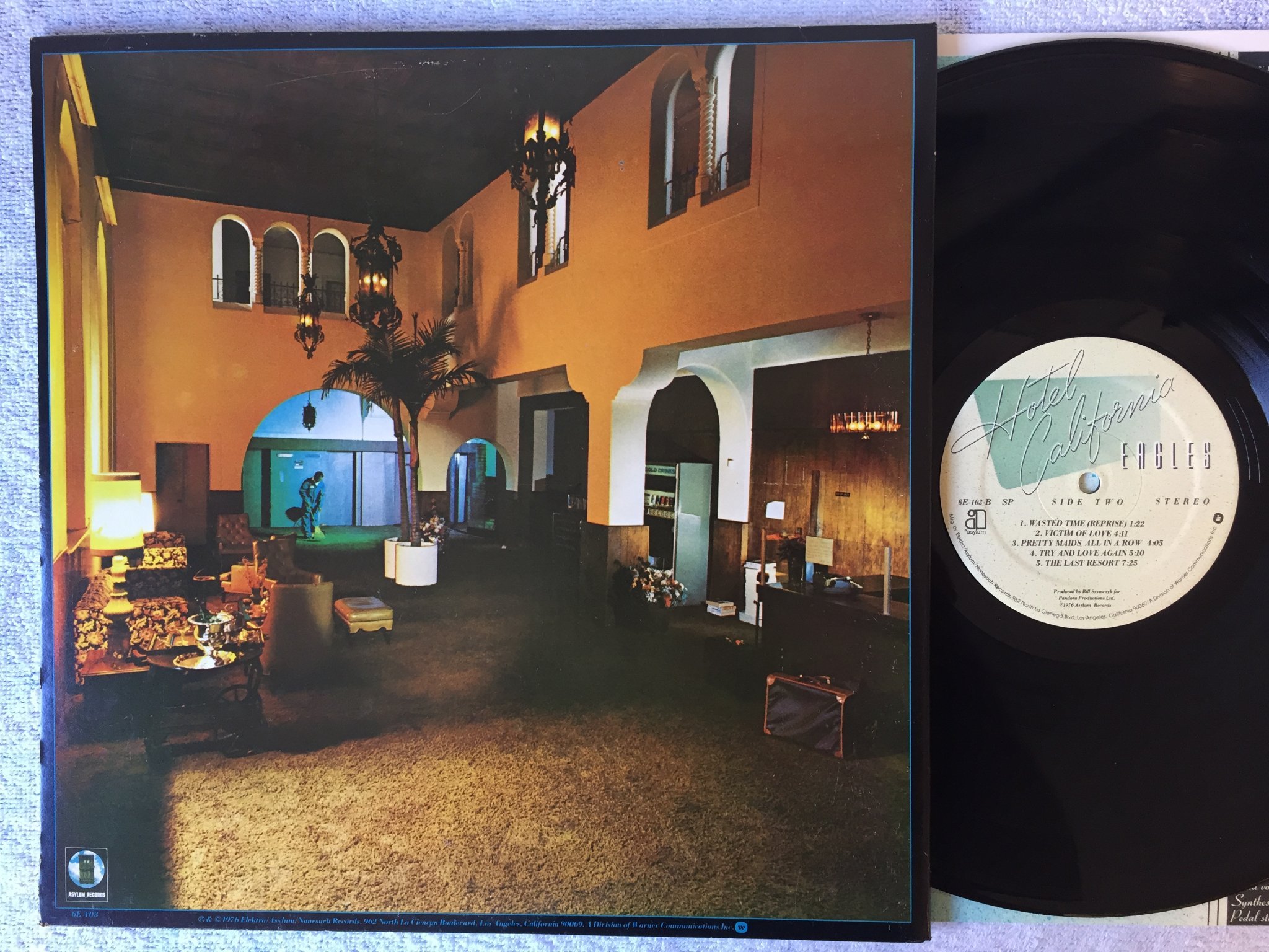 Omslagsbild för skivan EAGLES hotel California LP -76 US ASYLUM 6E-103 rare issue