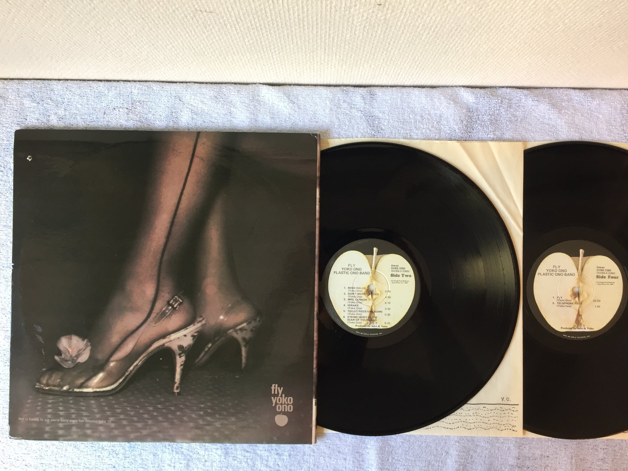 Omslagsbild för skivan YOKO ONO fly 2xLP -71 US APPLE SVBB 3380 
