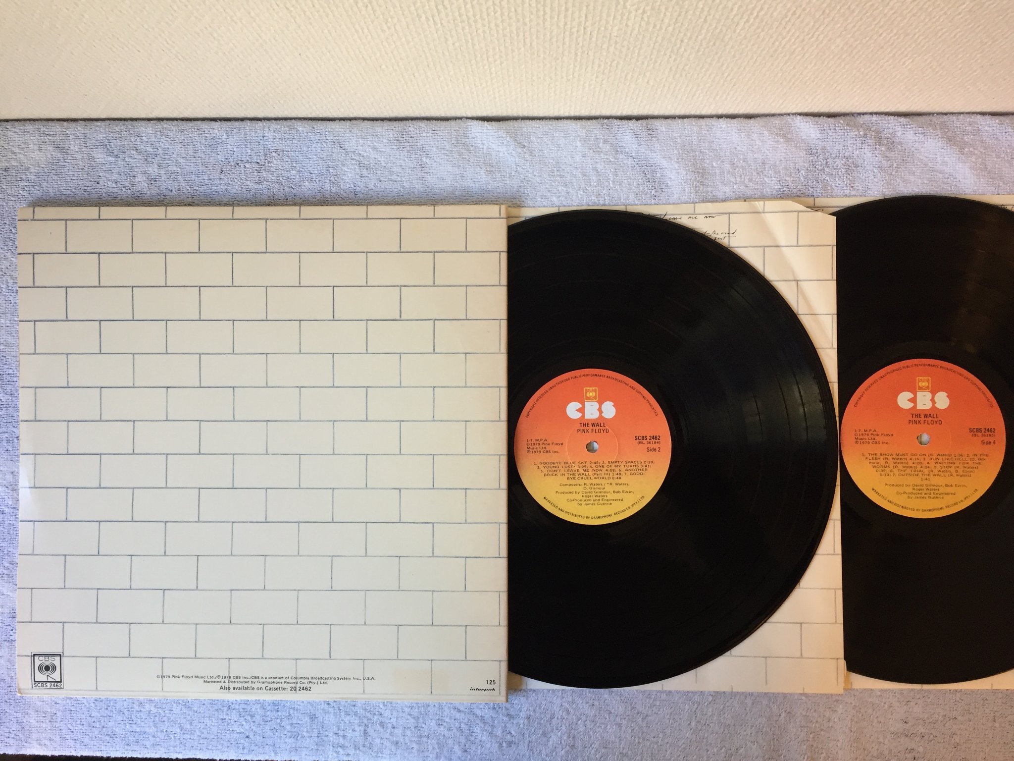 Omslagsbild för skivan PINK FLOYD the wall 2xLP -79 South Africa CBS SCBS-2462
