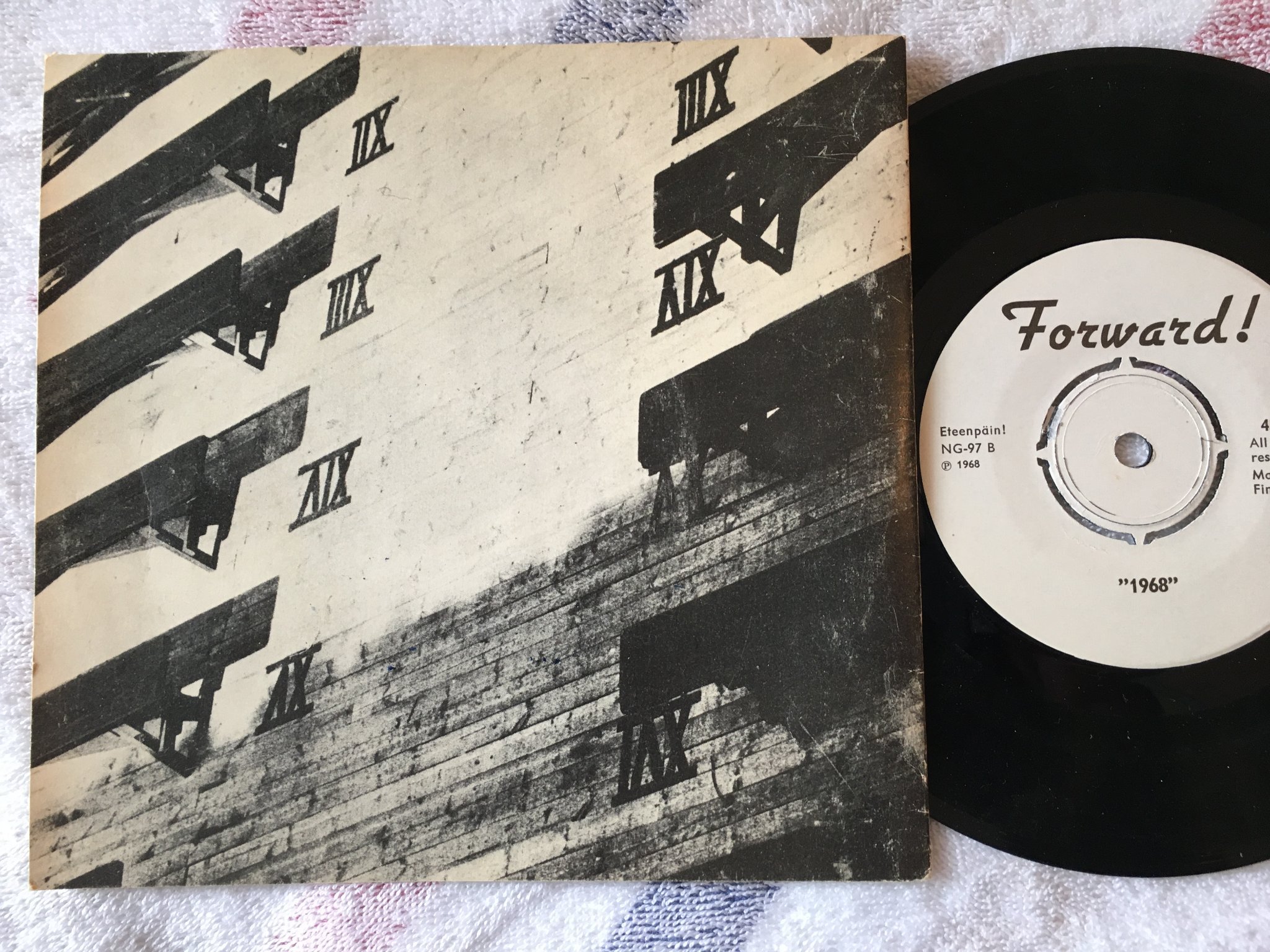 Omslagsbild för skivan J.O. MALLANDER Extended Play 7"single -68 Finland MEGA RARE SPOKEN WORD experime
