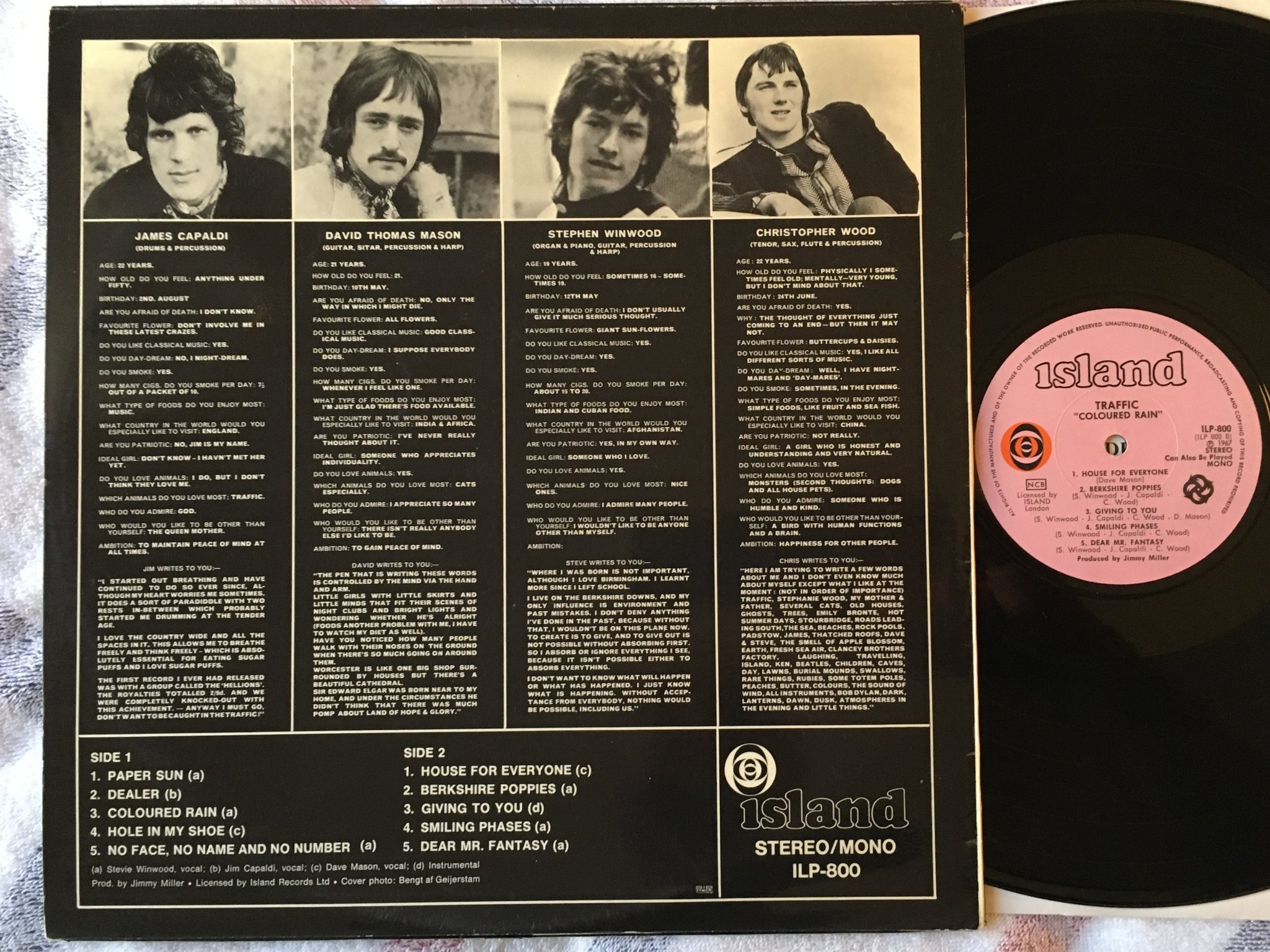 Omslagsbild för skivan TRAFFIC colored rain LP -67 Swe UNIQUE SWEDISH COVER ISLAND ILP-800